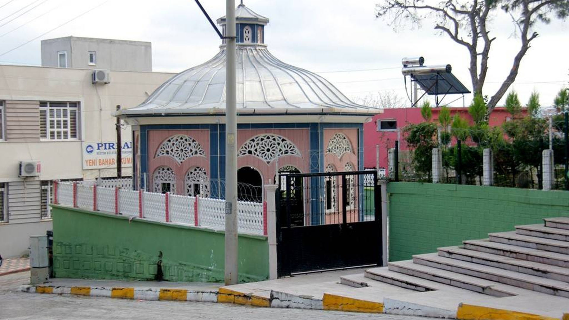 Kırkağaç Sarı Hoca Cami ve Türbesi