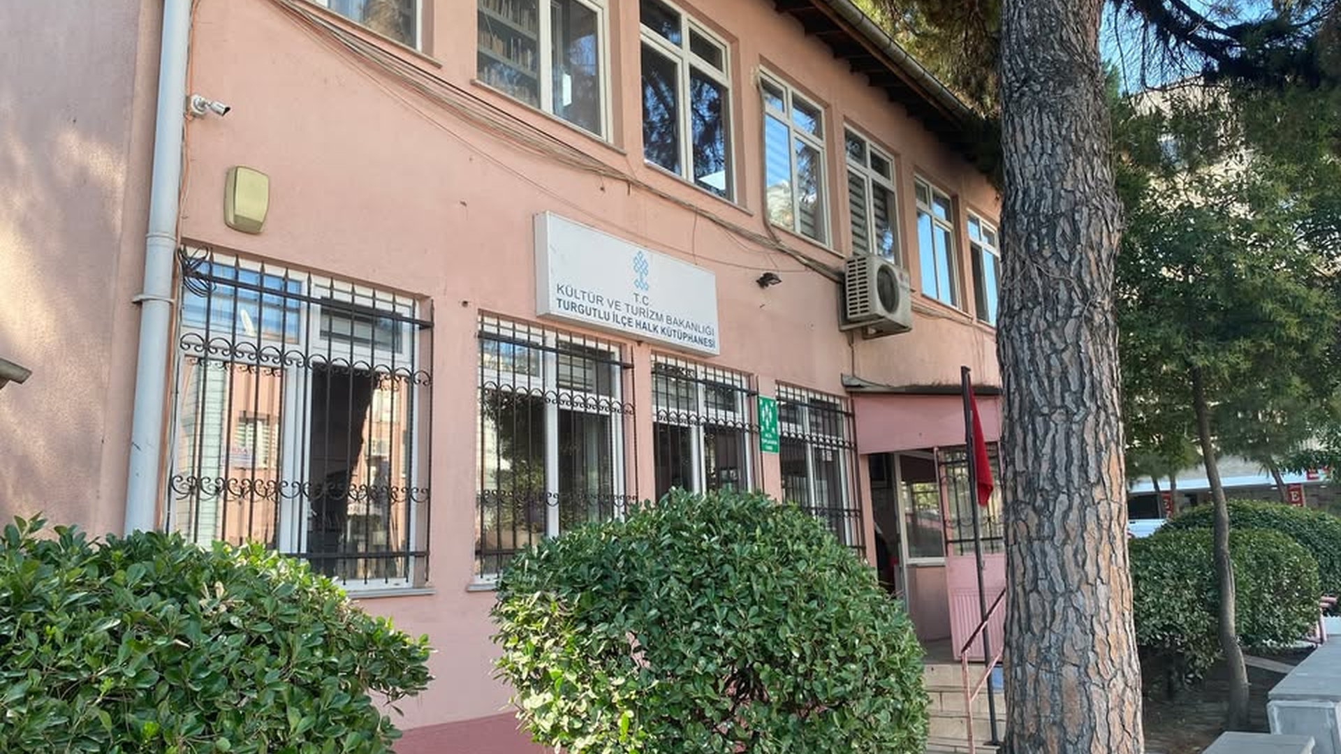 Turgutlu İlçe Halk Kütüphanesi