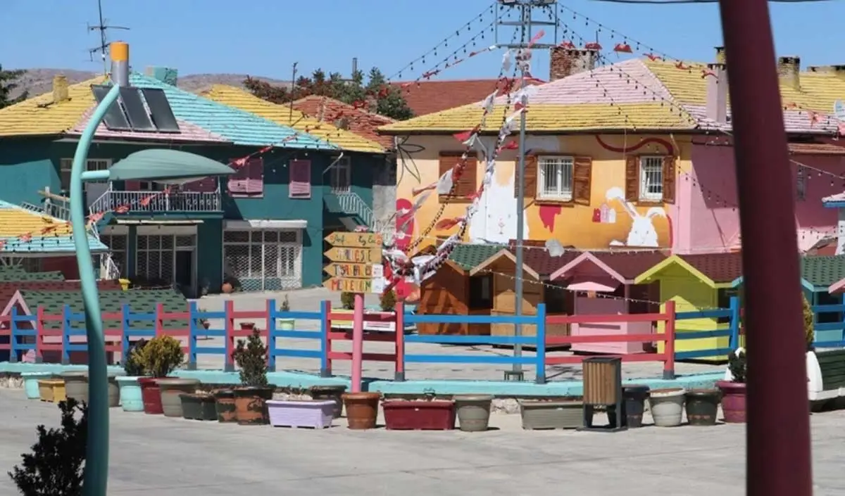 Elmadağ Renkli Köy