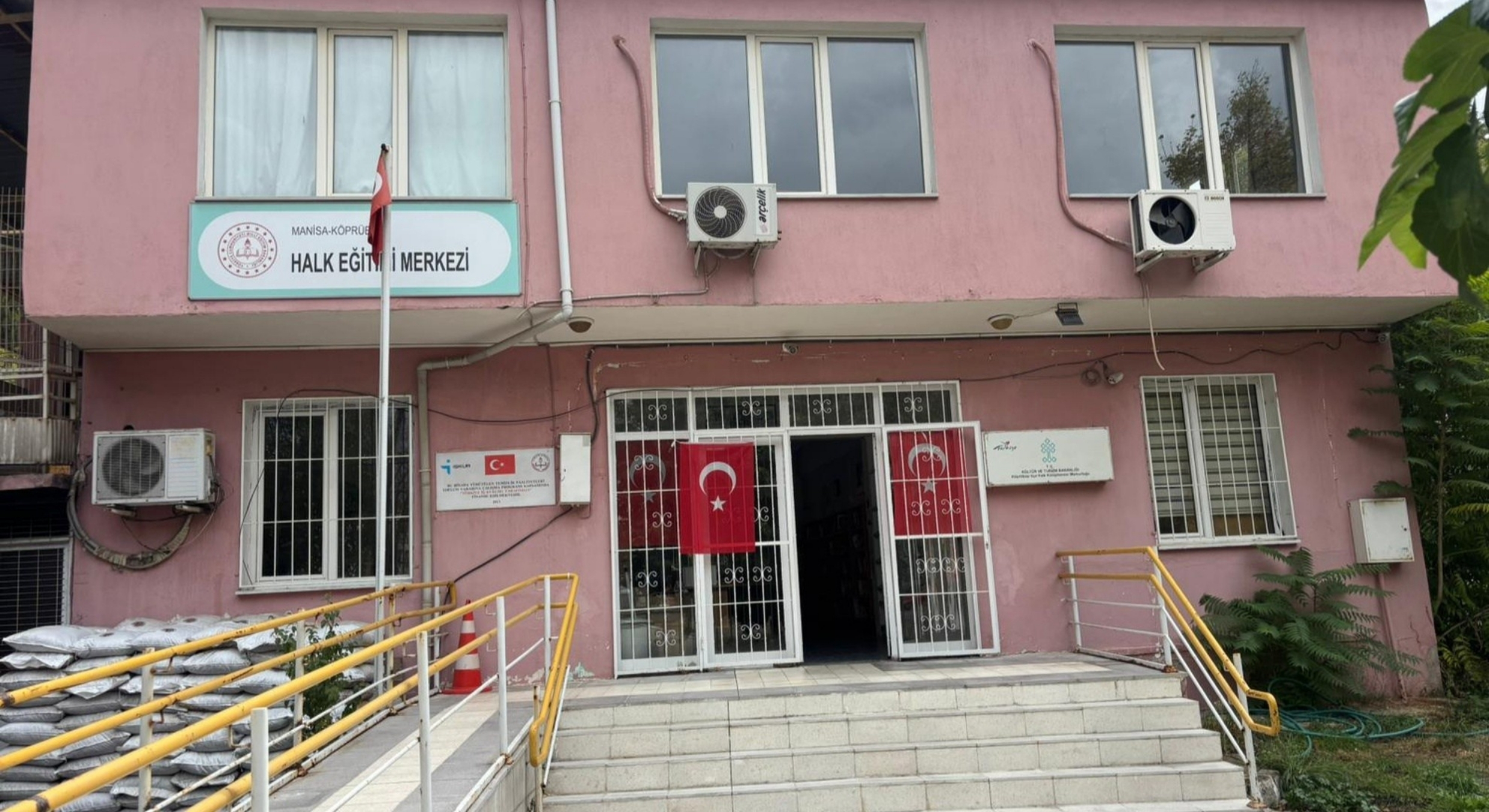 Köprübaşı İlçe Halk Kütüphanesi