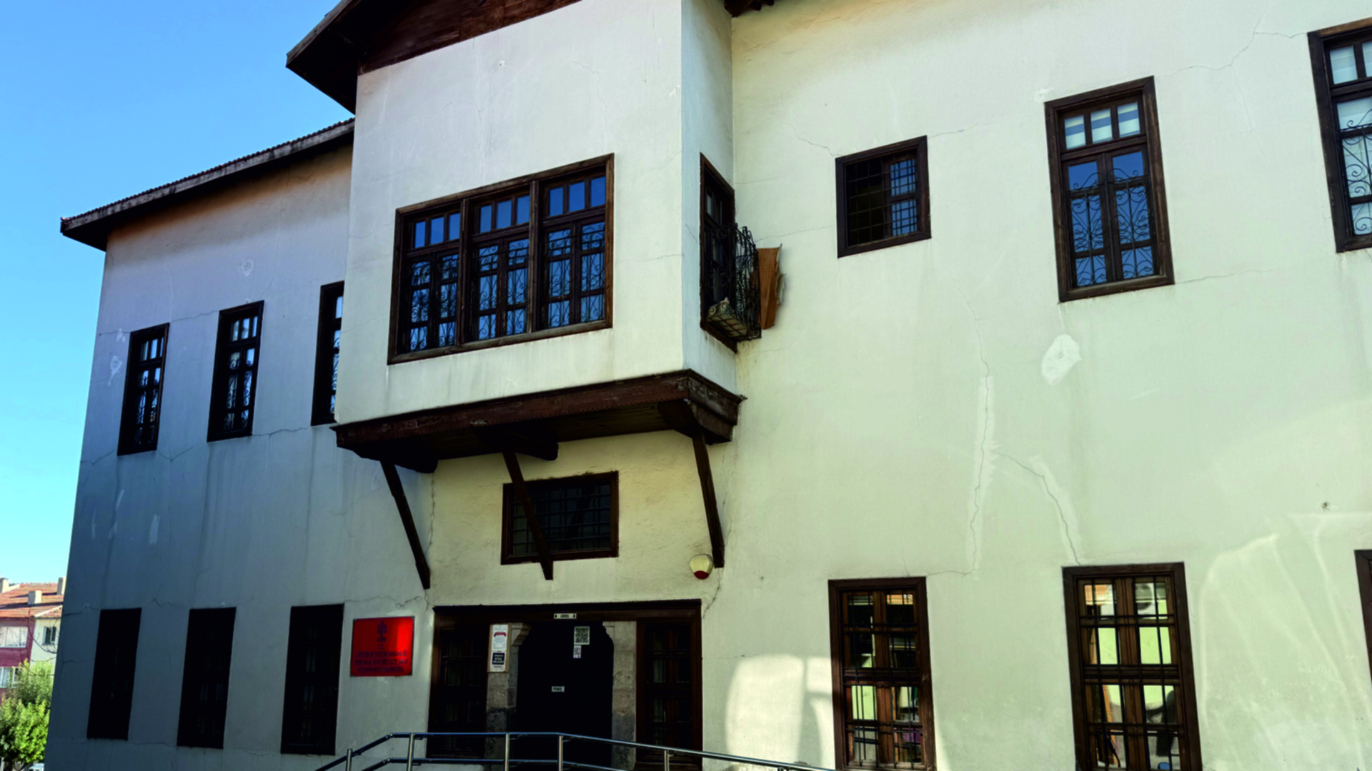 Bor Halil Nuri Bey İlçe Halk Kütüphanesi