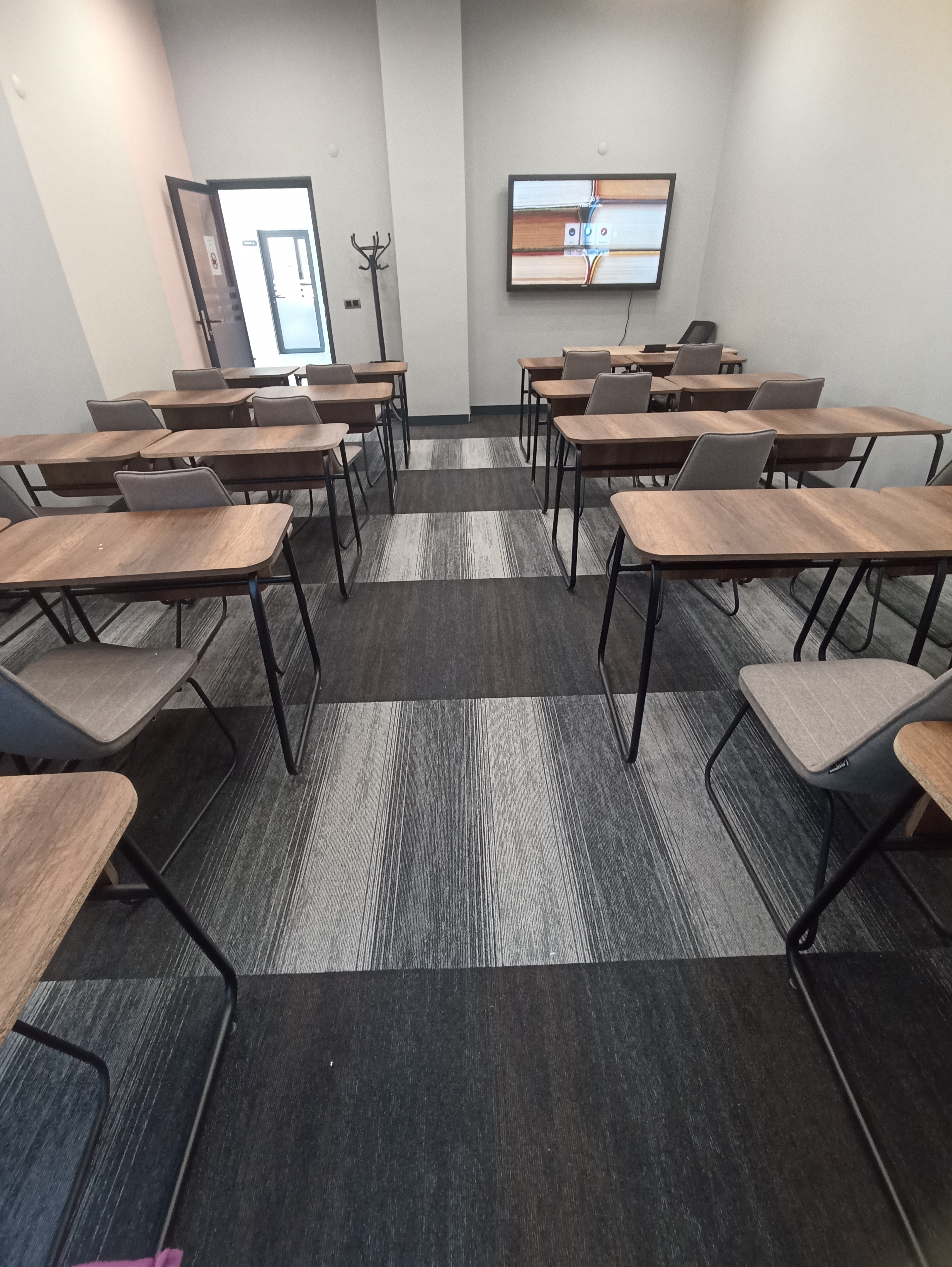 HALİT ÖZKAYA KÜTÜPHANESİ