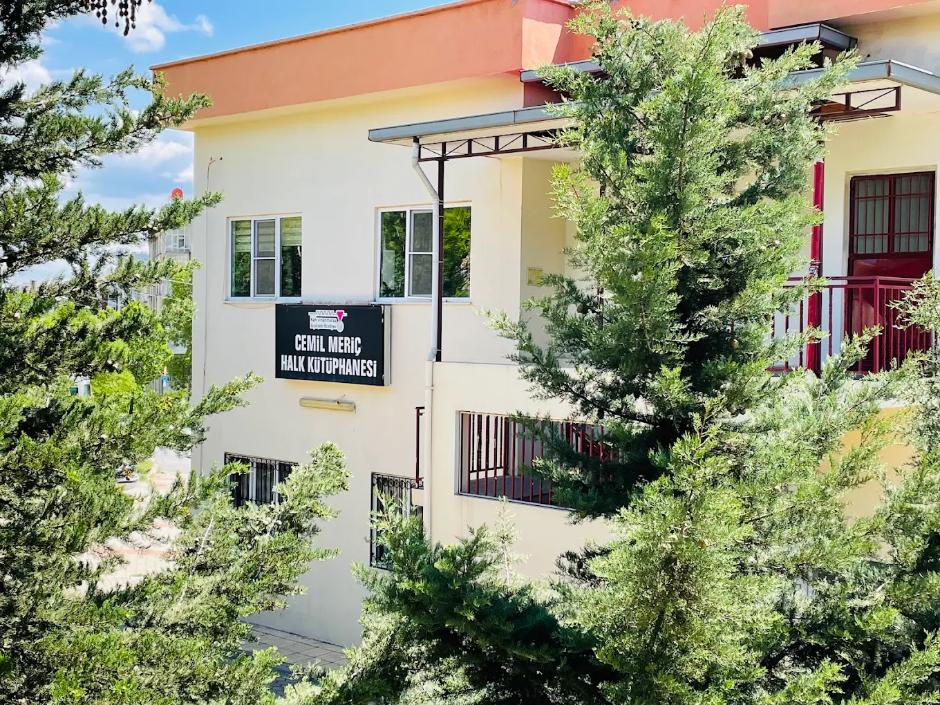 Cemil Meriç Halk Kütüphanesi