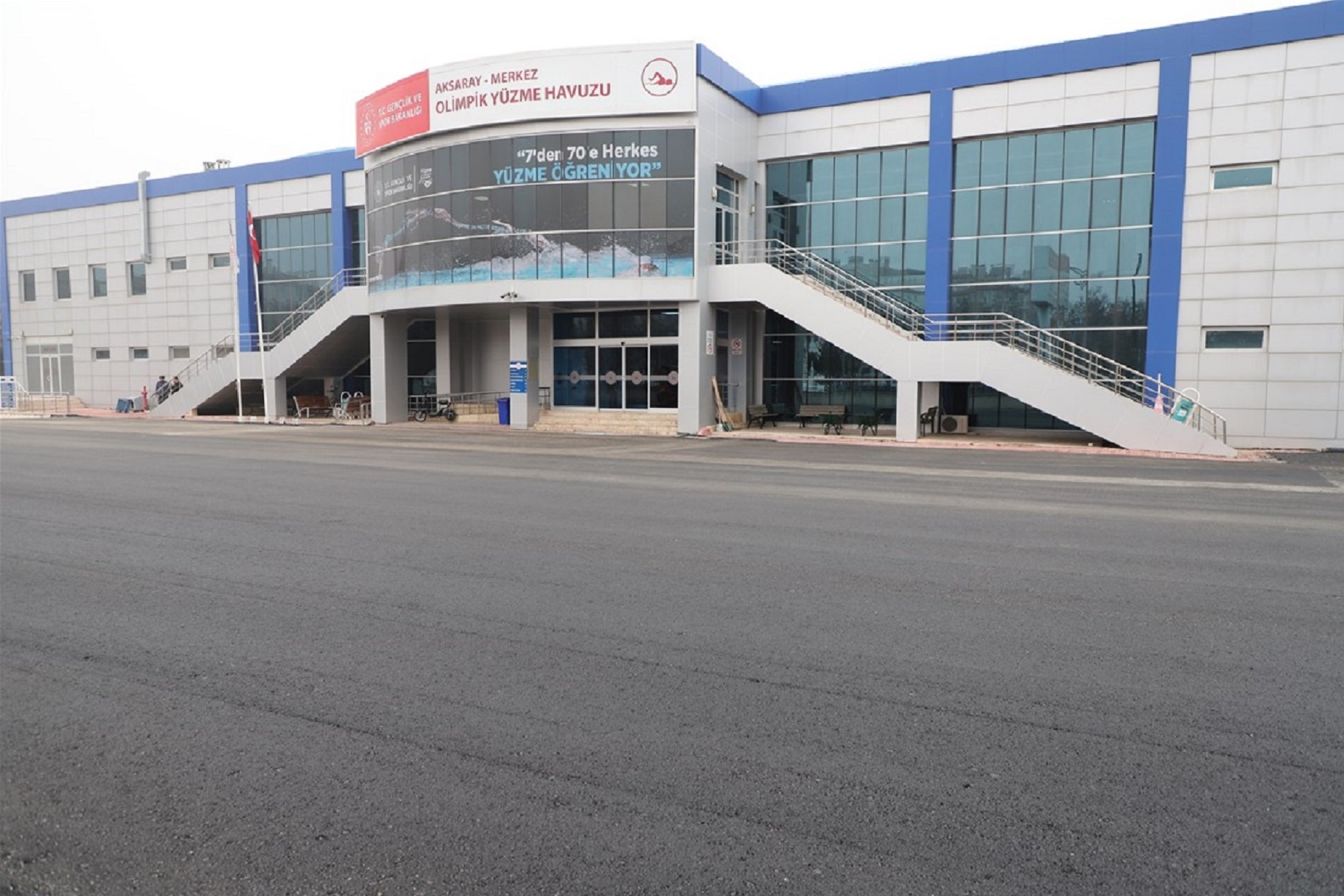 Olimpik Kapalı Yüzme Havuzu