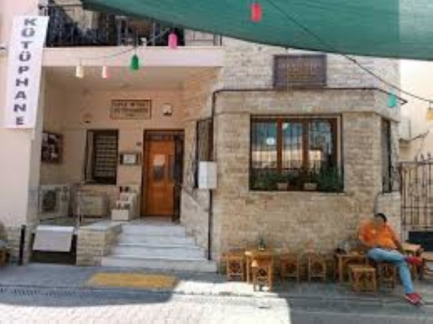 Hoca Mithat Halk Kütüphanesi