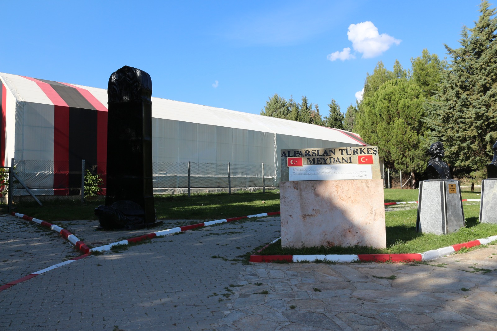 Alparslan Türkeş Meydanı