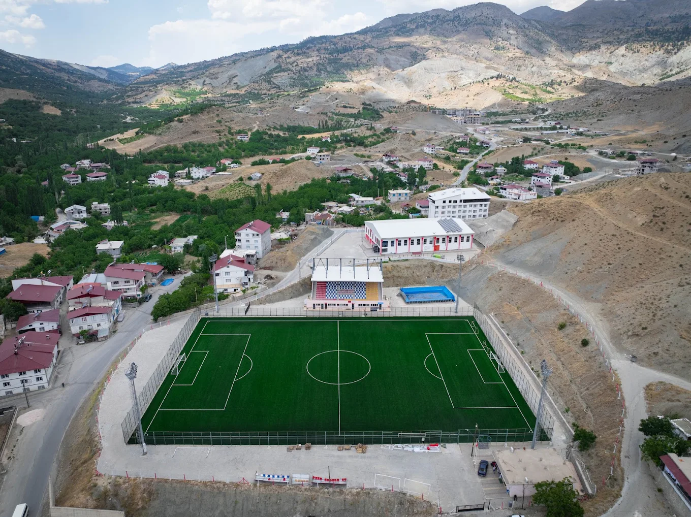 Çağlayancerit Futbol Sahası