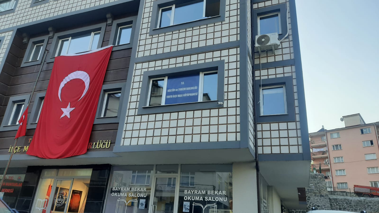 Tonya İlçe Halk Kütüphanesi