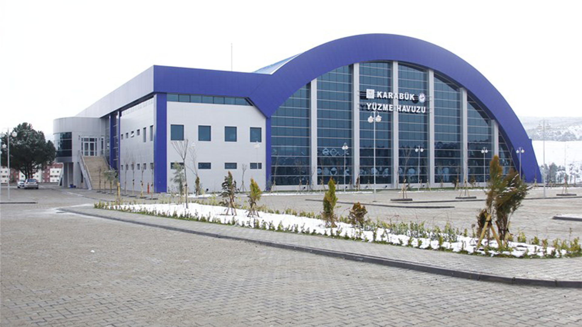 Kılavuzlar Tam Olimpik Kapalı Yüzme Havuzu