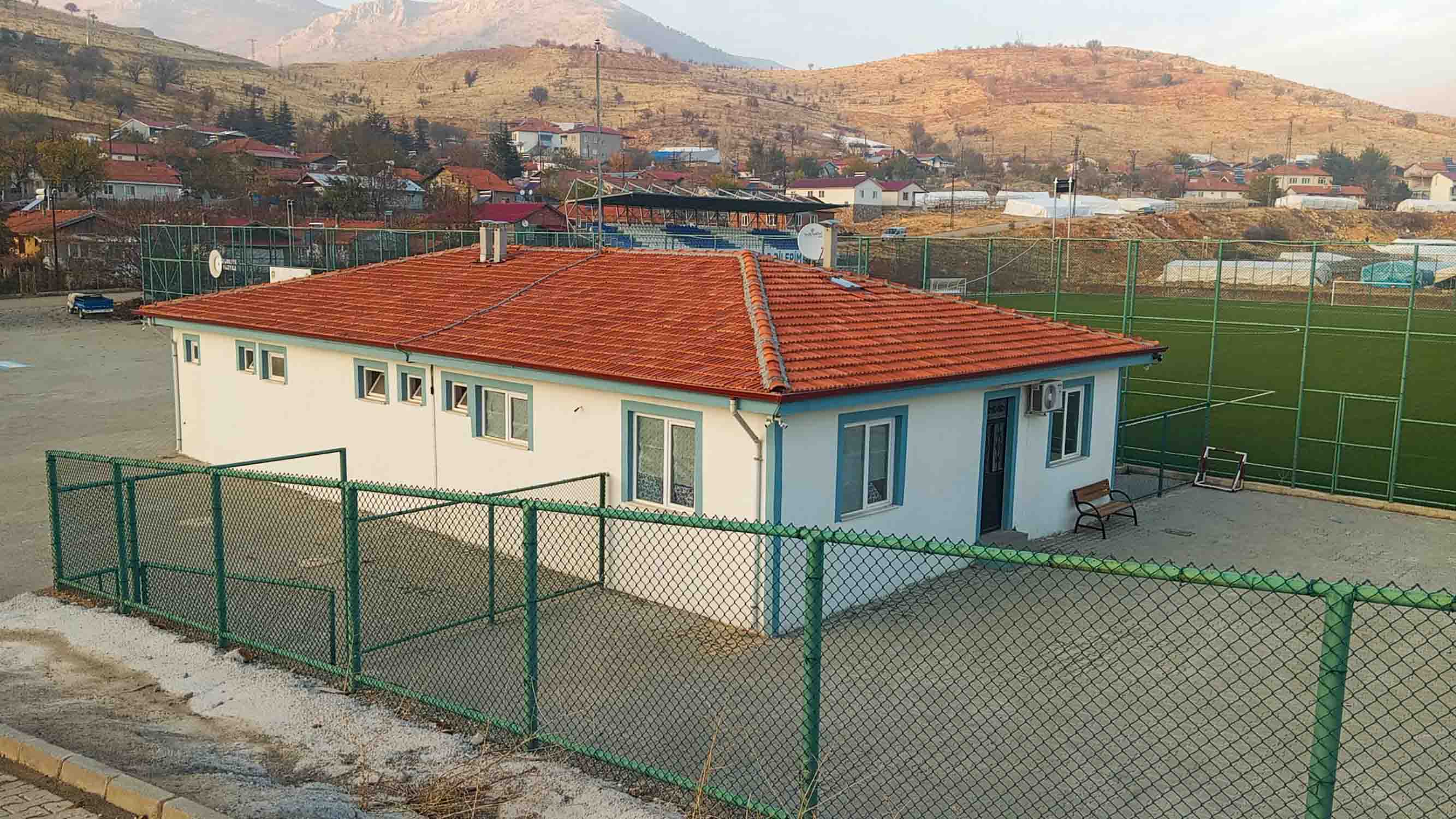 Sürgü Sentetik Çim Saha