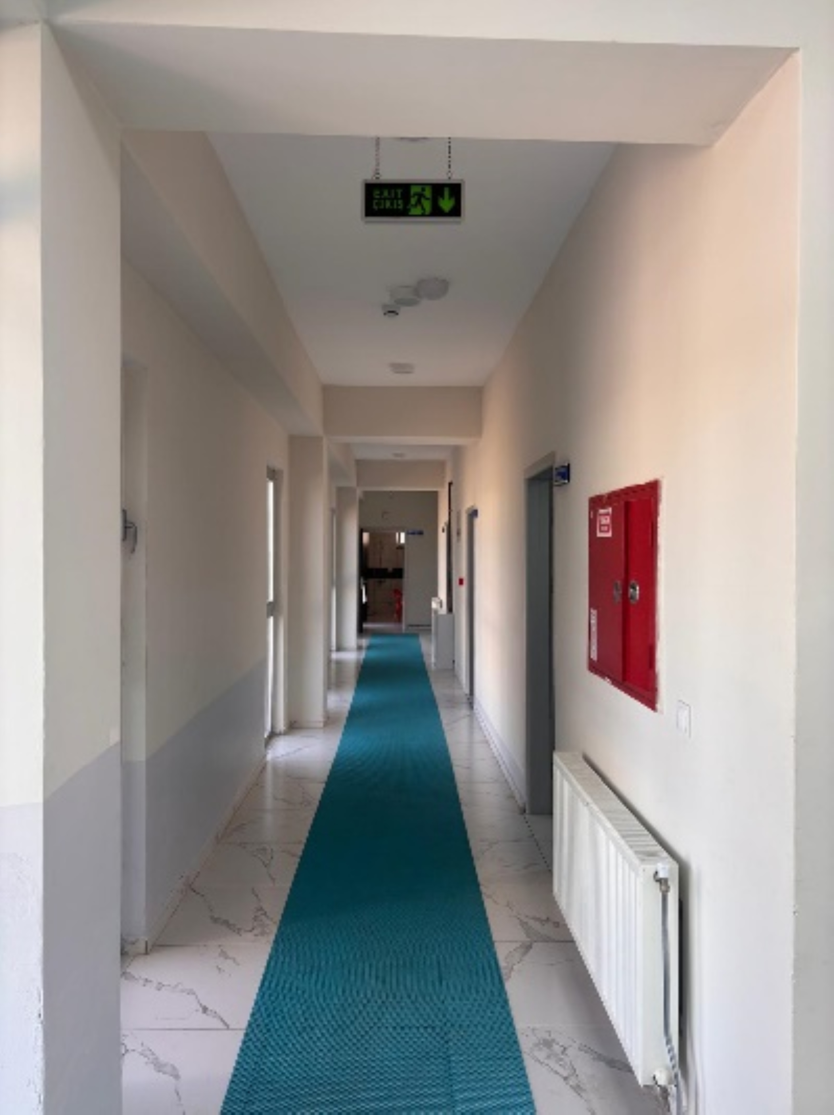 Çınar Kapalı Yarı Olimpik Yüzme Havuzu