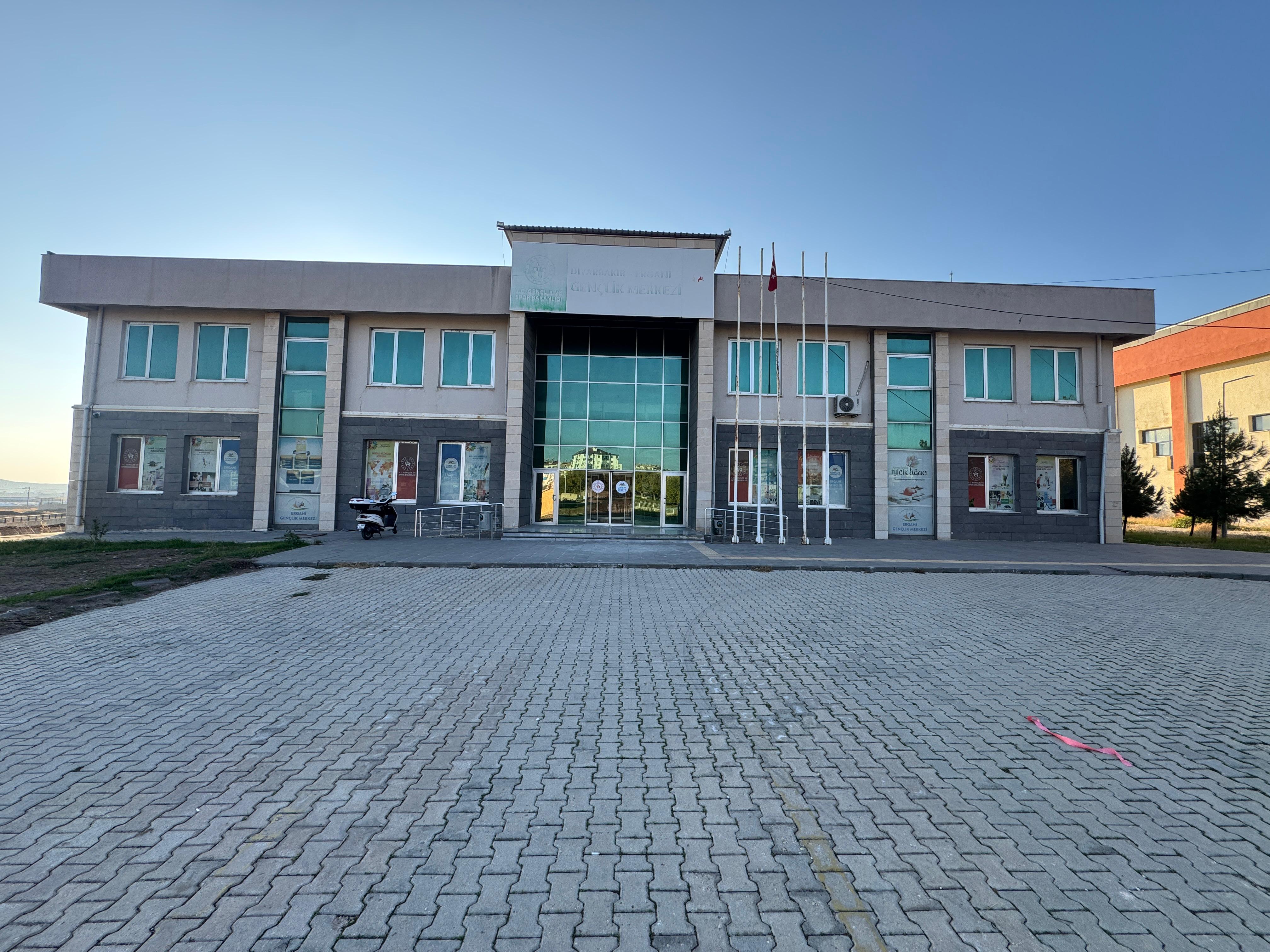 Ergani İlçe Gençlik ve Spor Müdürlüğü Kapalı Spor Salonu