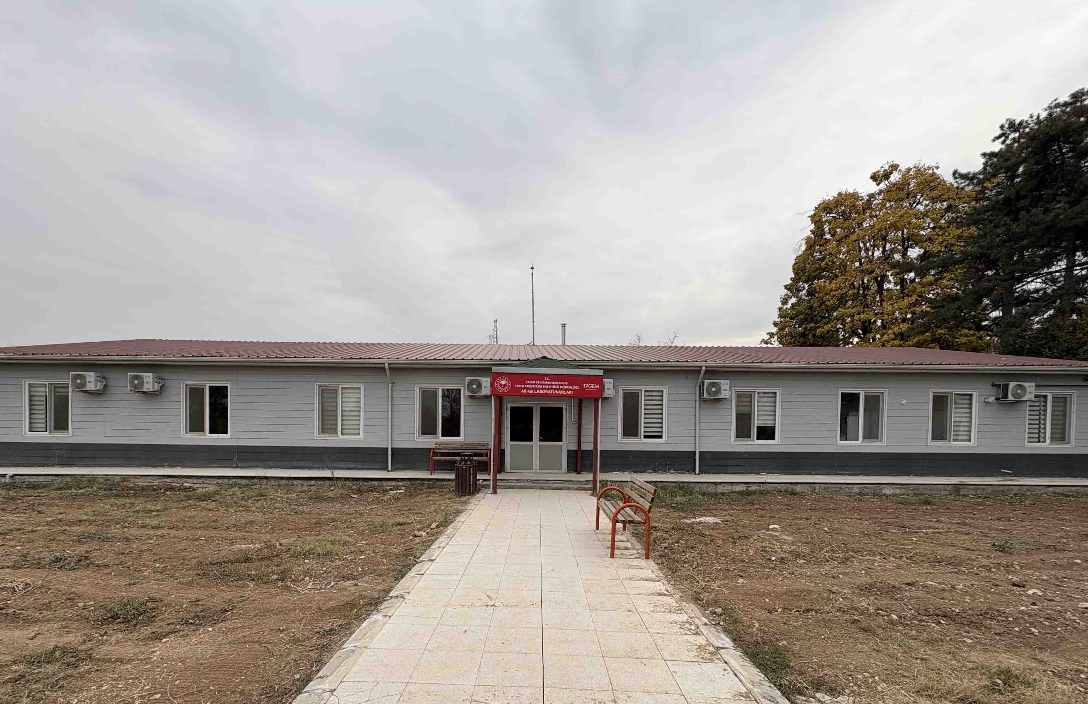 Kayısı Araştırma Enstitüsü Moleküler Biyoloji ve Genetik Laboratuvarı