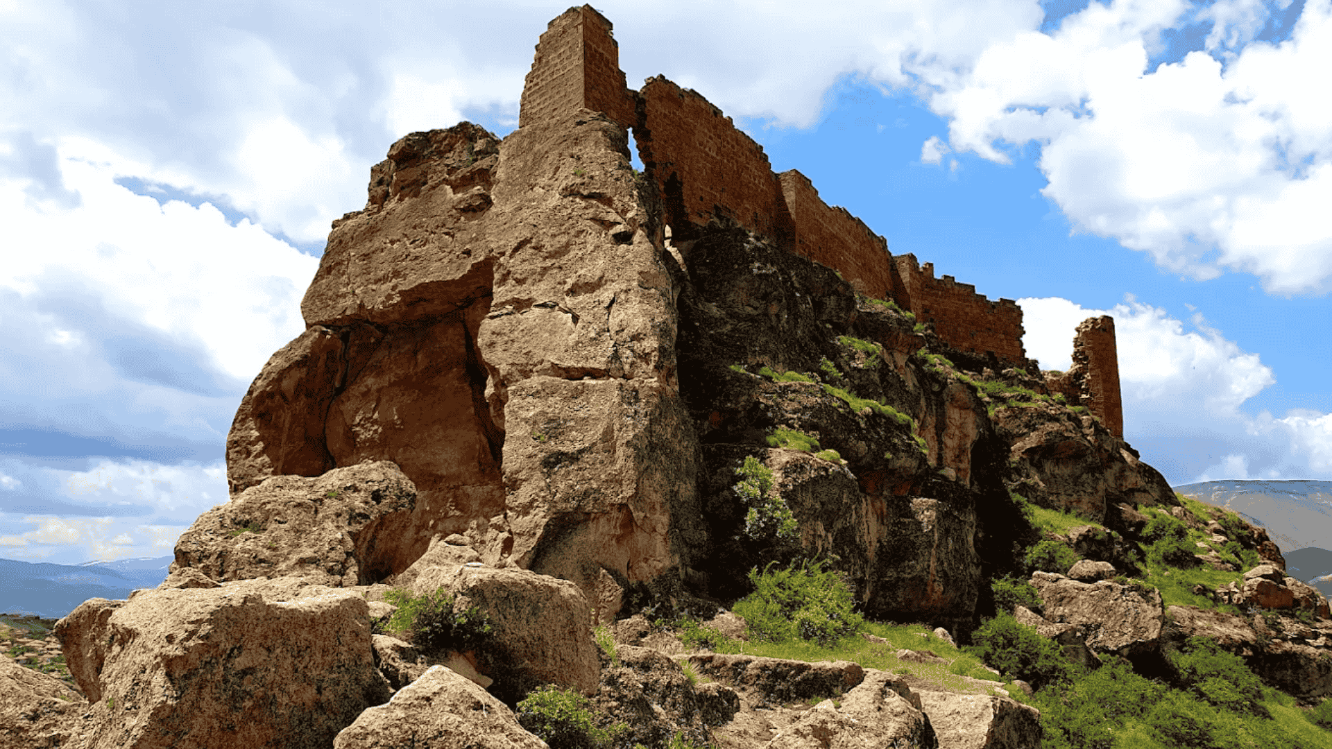 Divriği Kesdoğan Kalesi