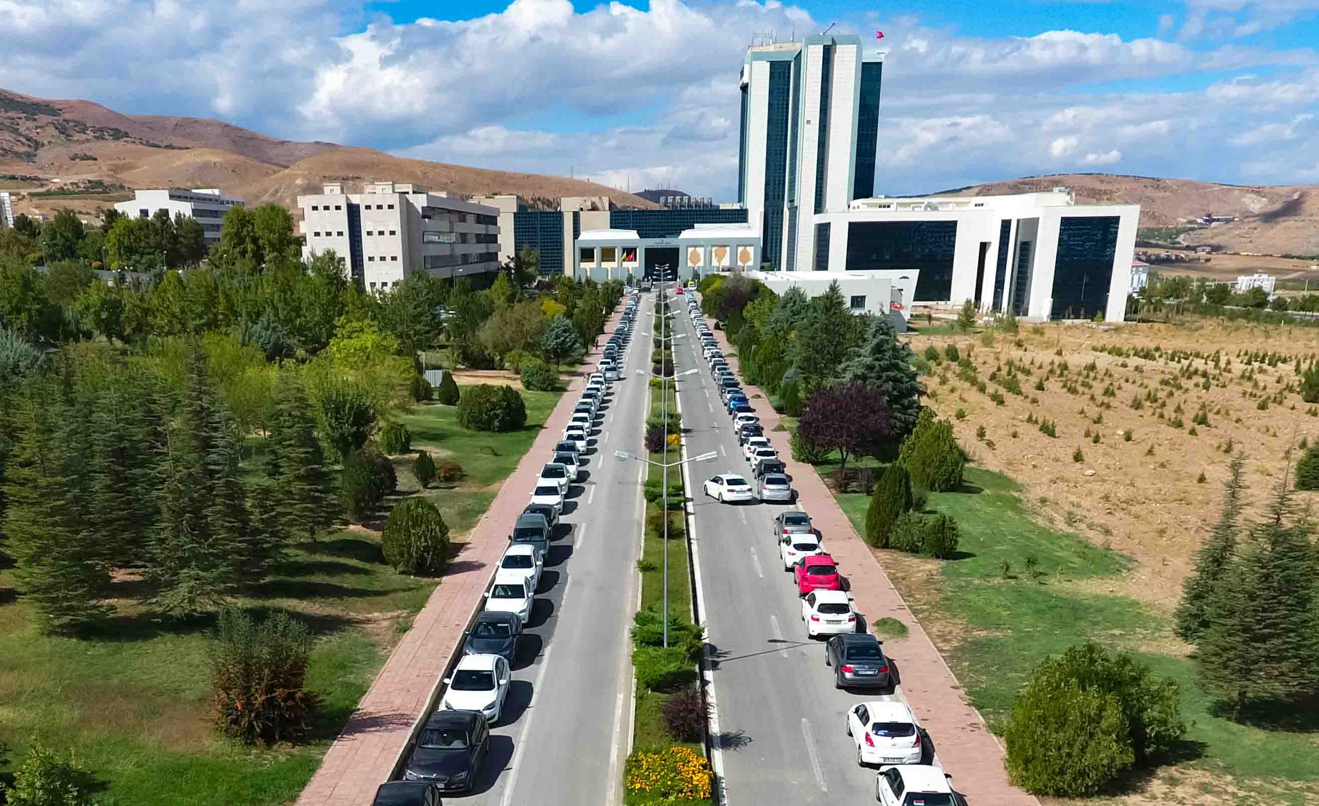 İnönü Üniversitesi Turgut Özal Kongre ve Kültür Merkezi