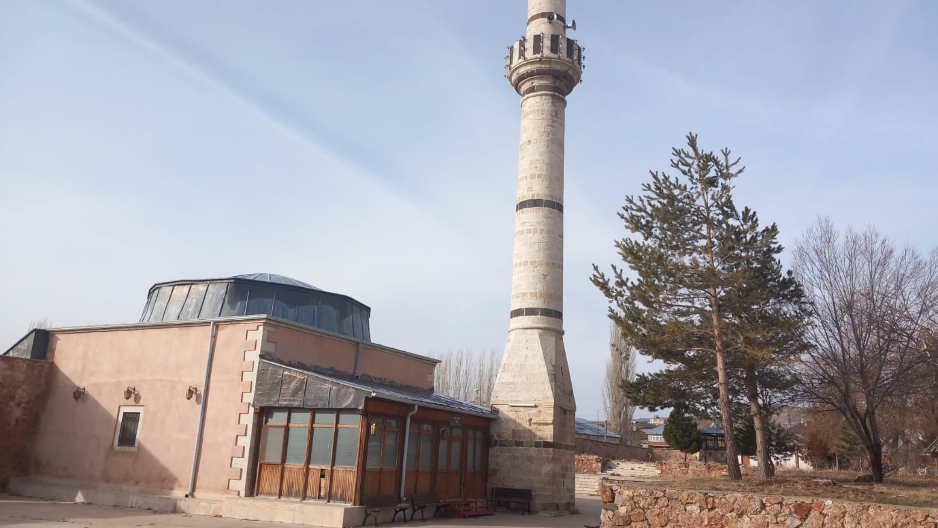Kangal Alacahan Tarihi Camii
