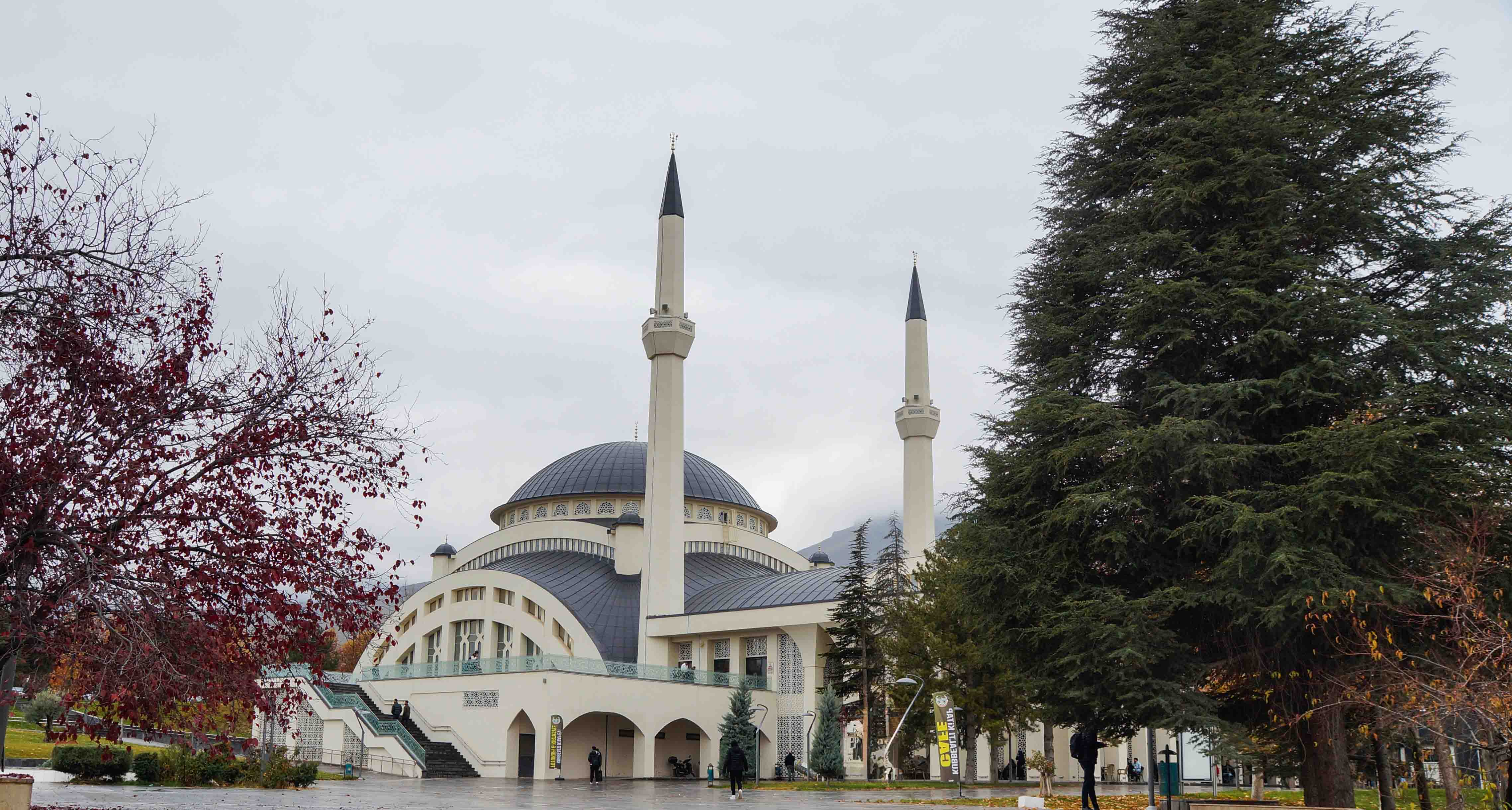 İnönü Üniversitesi İlahiyat Fakültesi Osman Hulusi Ateş İslami İlimler Kütüphanesi