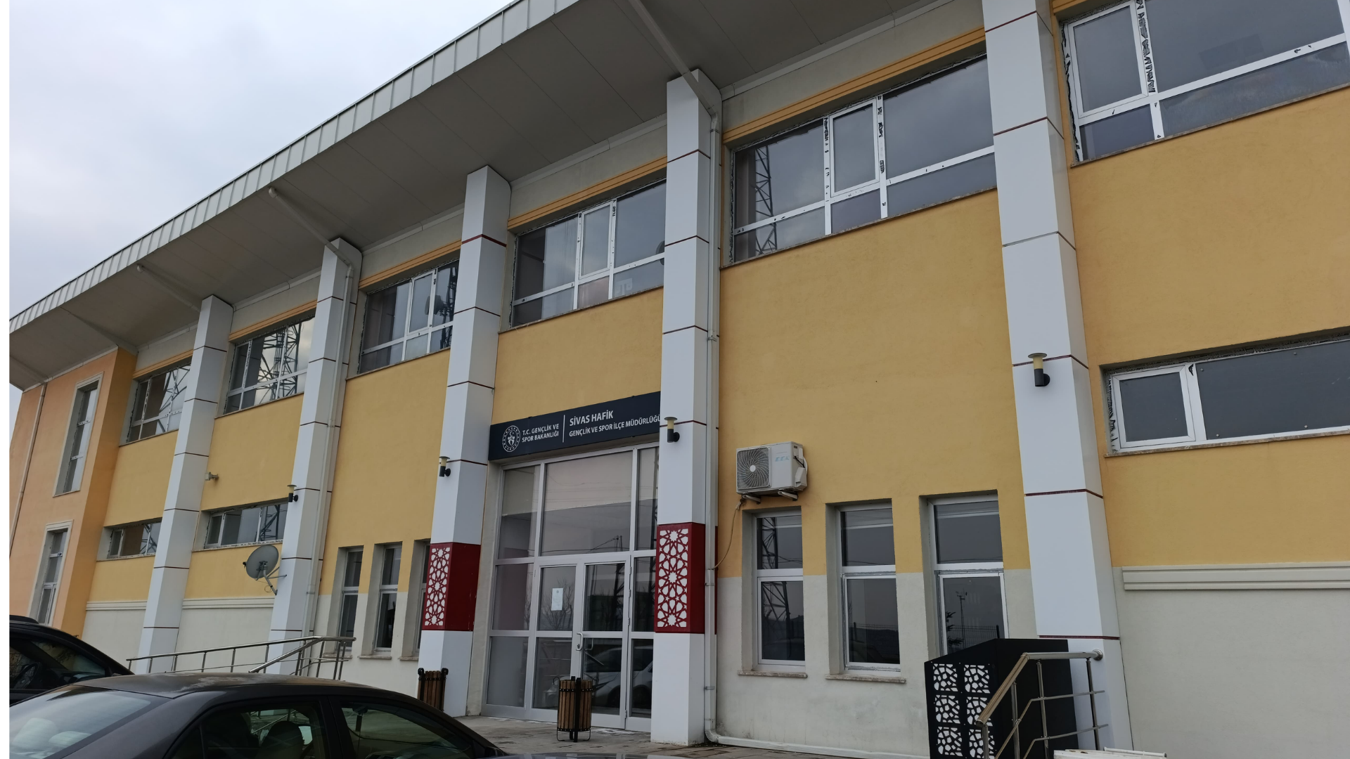 Hafik Gençlik ve Spor Müdürlüğü Kapalı Spor Salonu