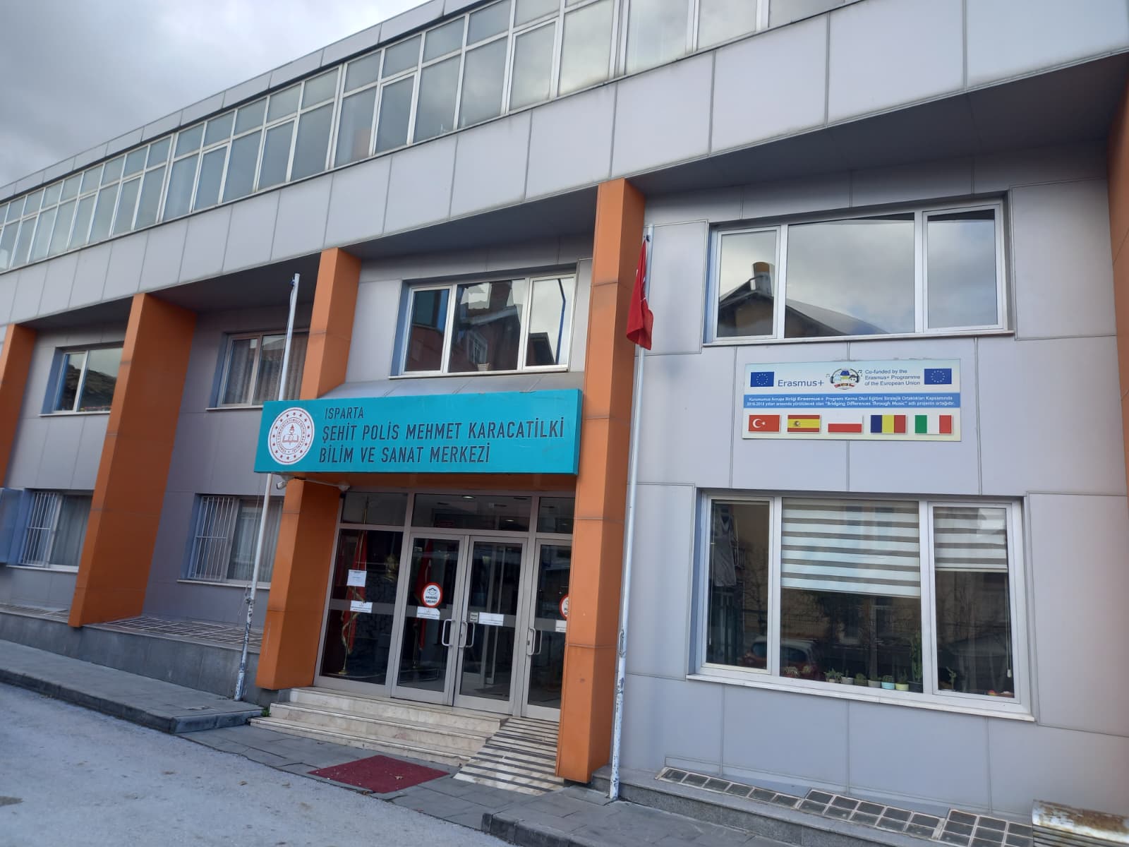 Isparta Şehit Polis Mehmet Karacatilki Bilim Sanat Merkezi