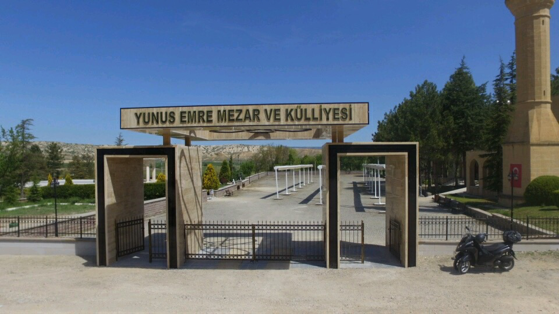 Yunus Emre Mezar ve Külliyesi