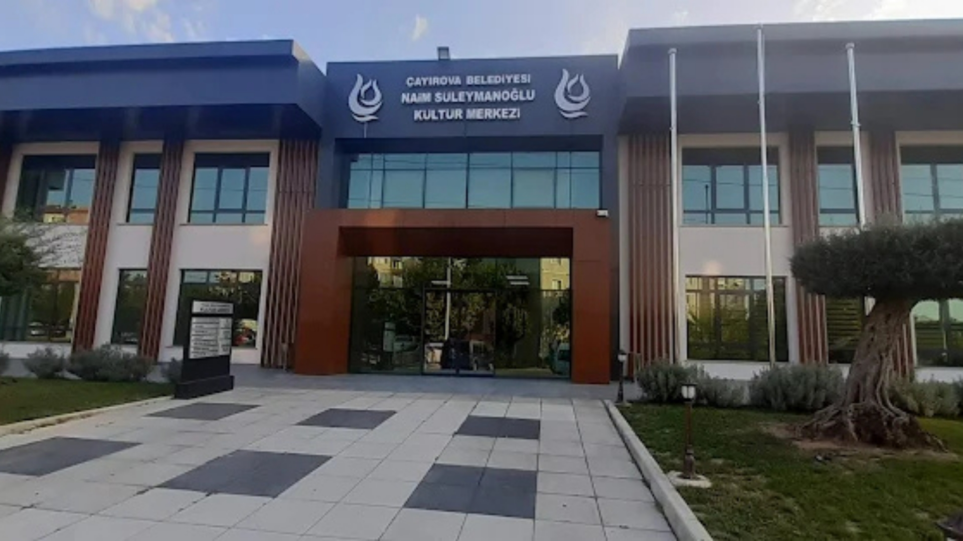 Çayırova Naim Süleymanoğlu Kültür Merkezi