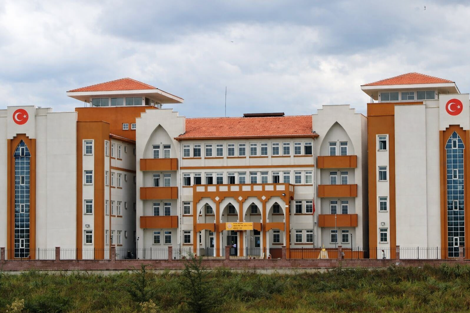 Yunus Emre Kız Mesleki ve Teknik Anadolu Lisesi