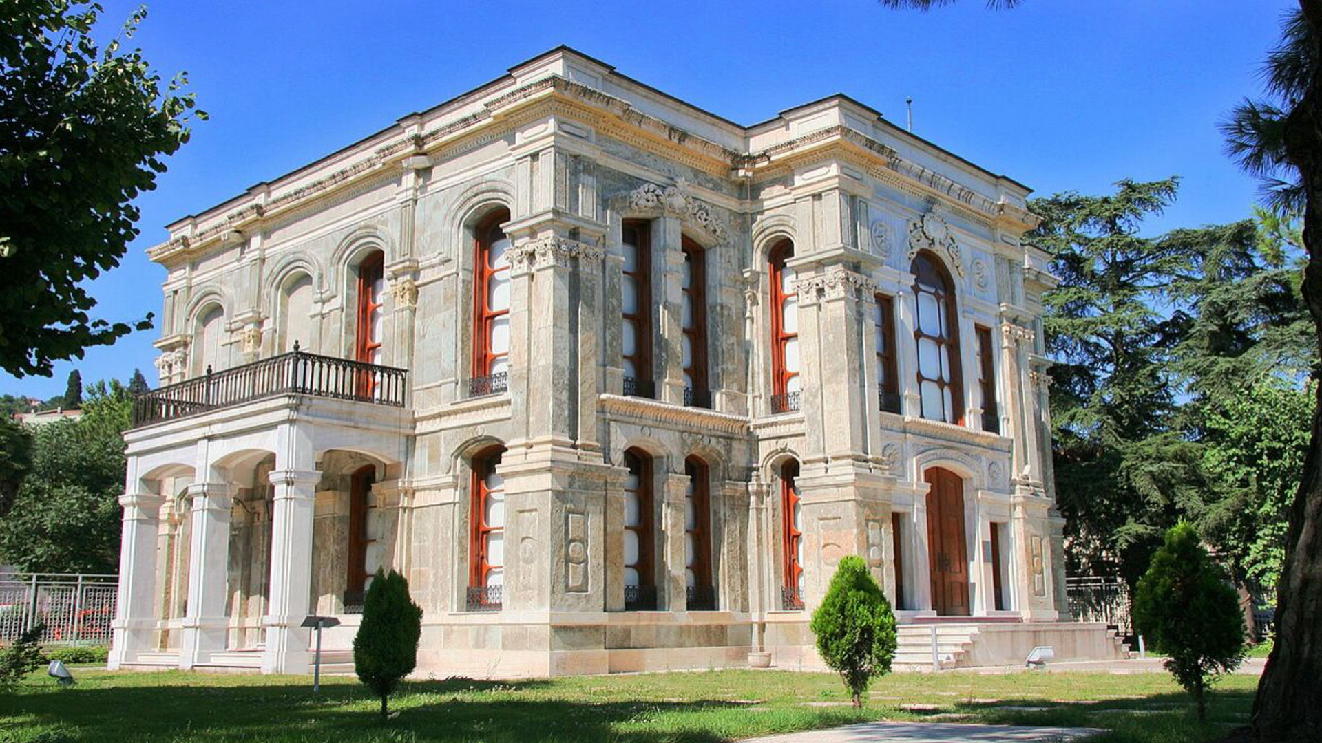 Kasr-ı Hümayun Saray Müzesi