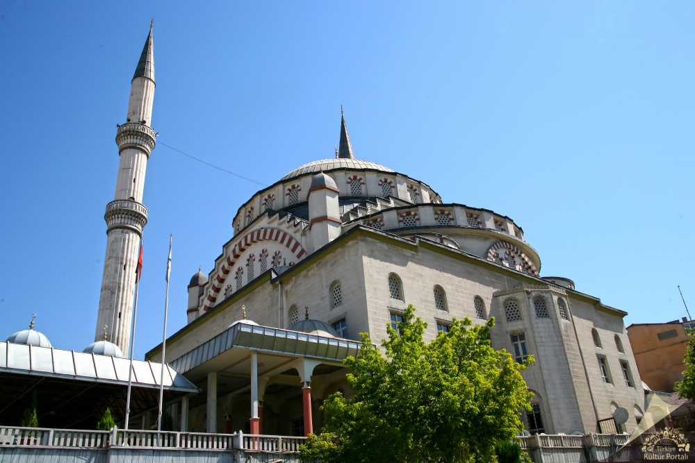 Elazığ İzzet Paşa Camii