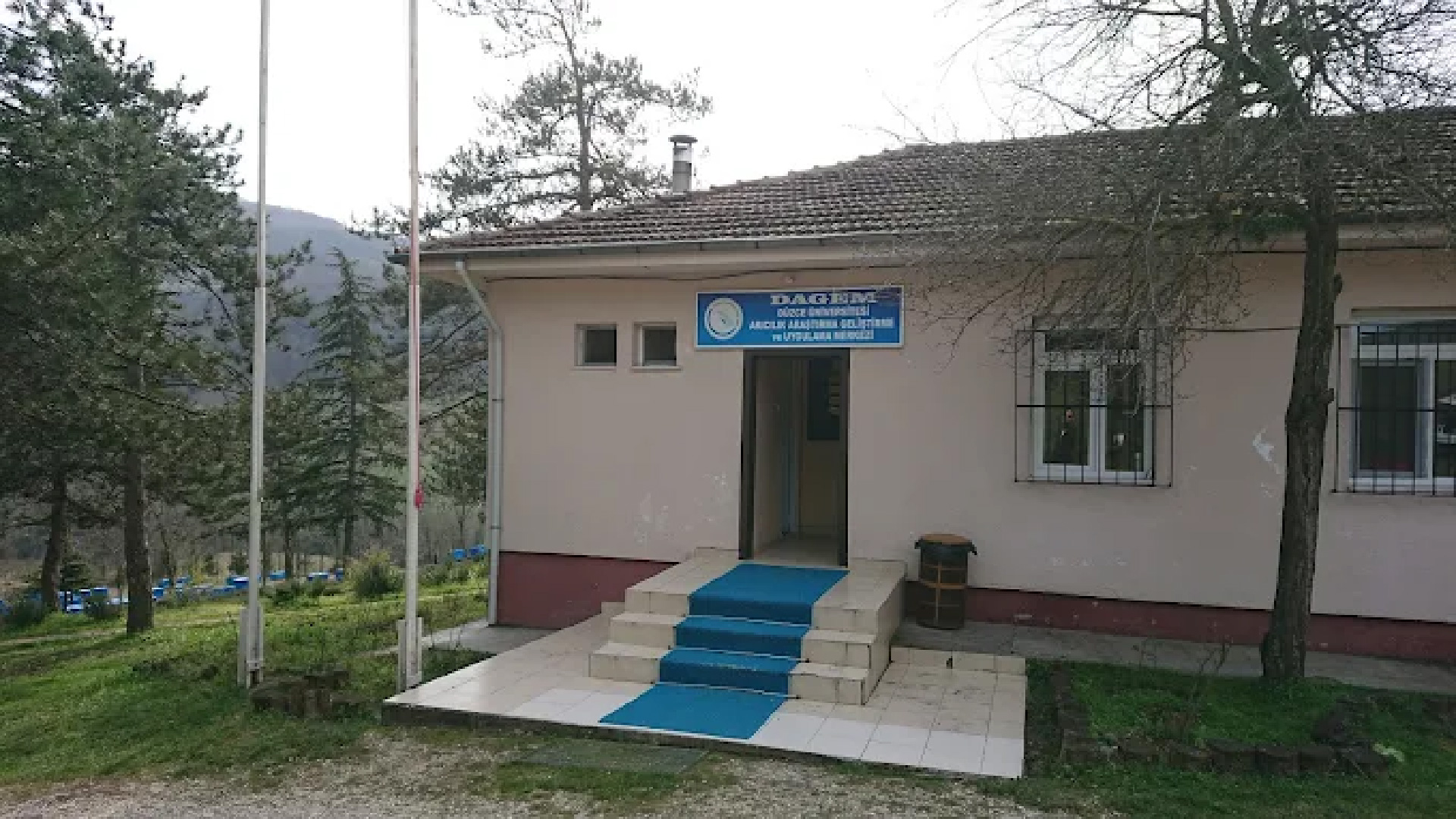 Düzce Üniversitesi Arıcılık Araştırma Geliştirme ve Uygulama Merkezi (DAGEM)