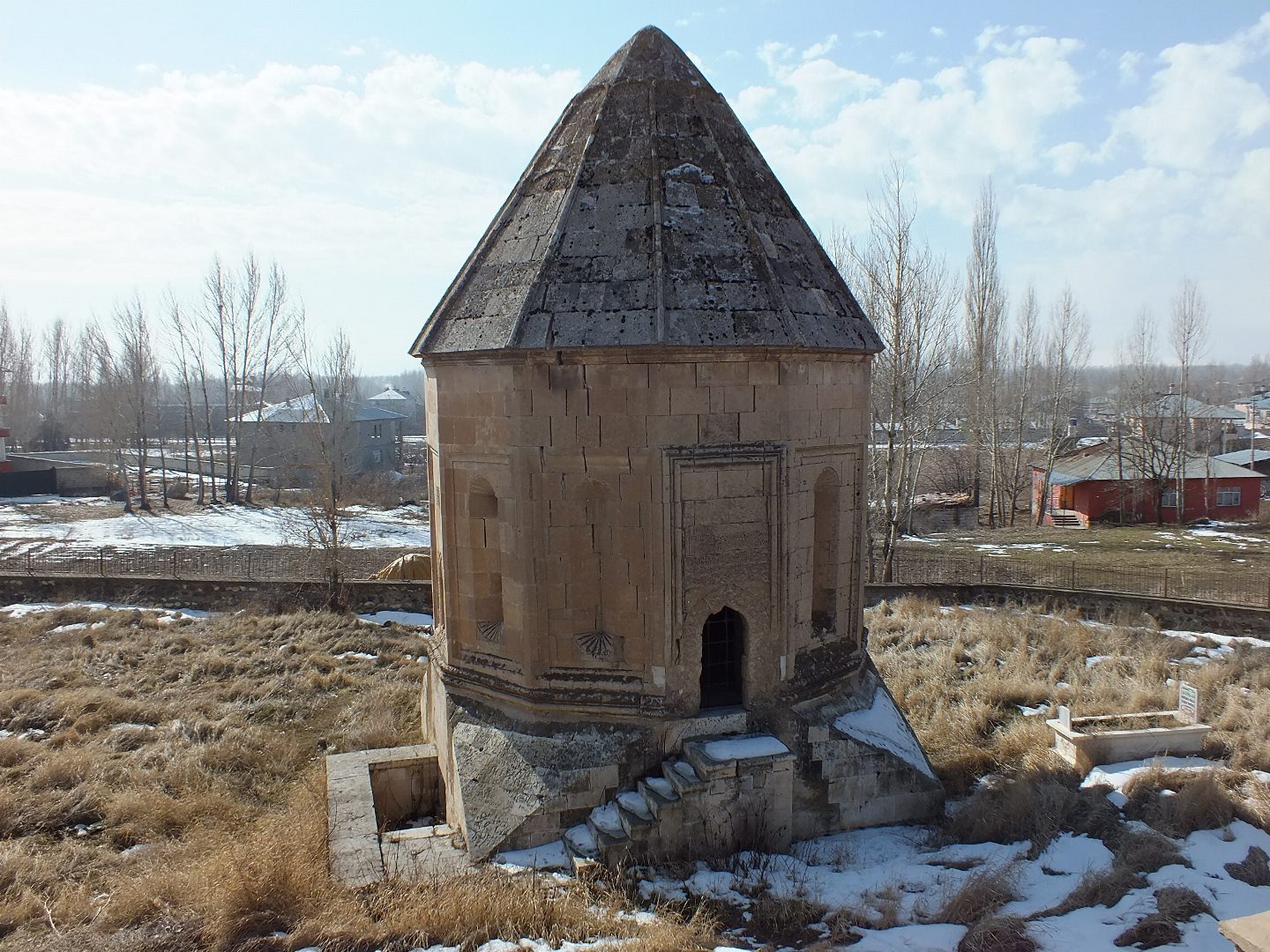 Aliyar Kadem Paşa Hatun Kümbeti