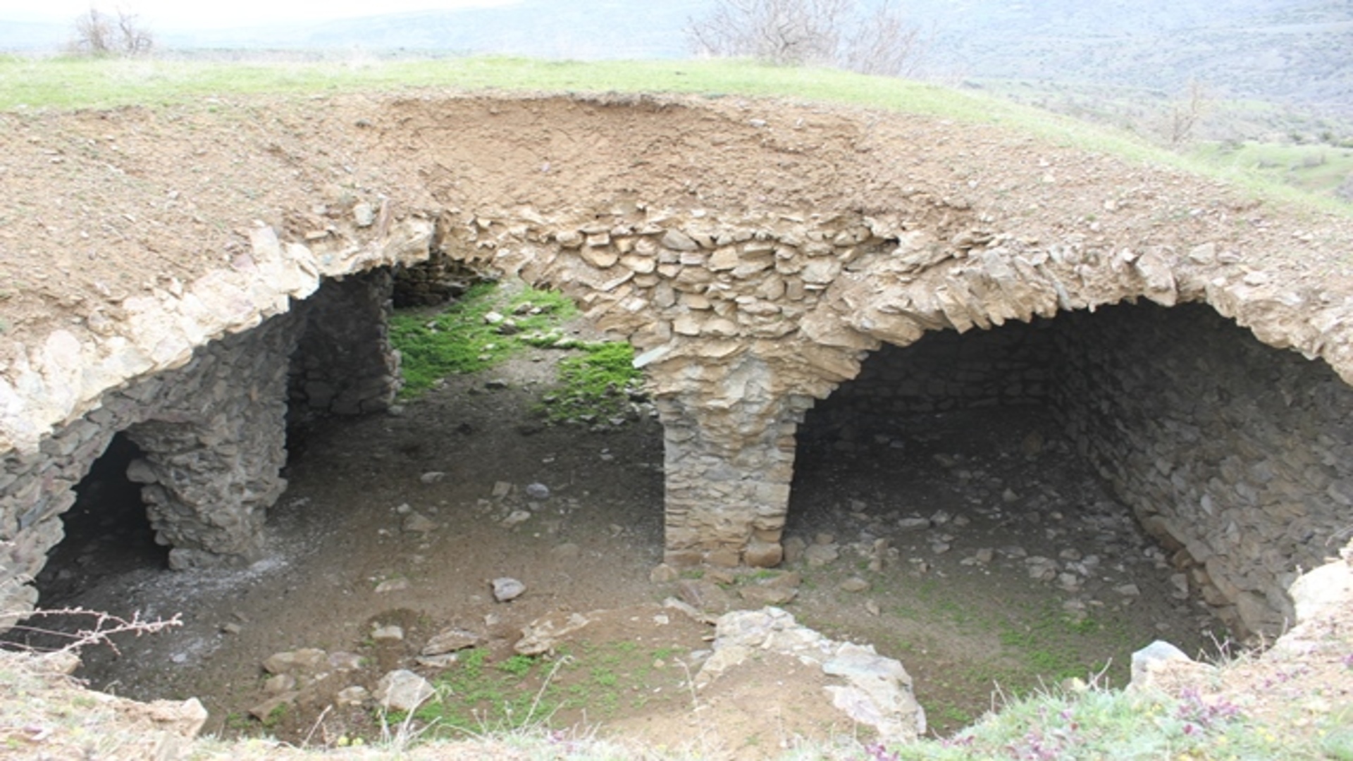 Alacakaya Demirkapı Hanı