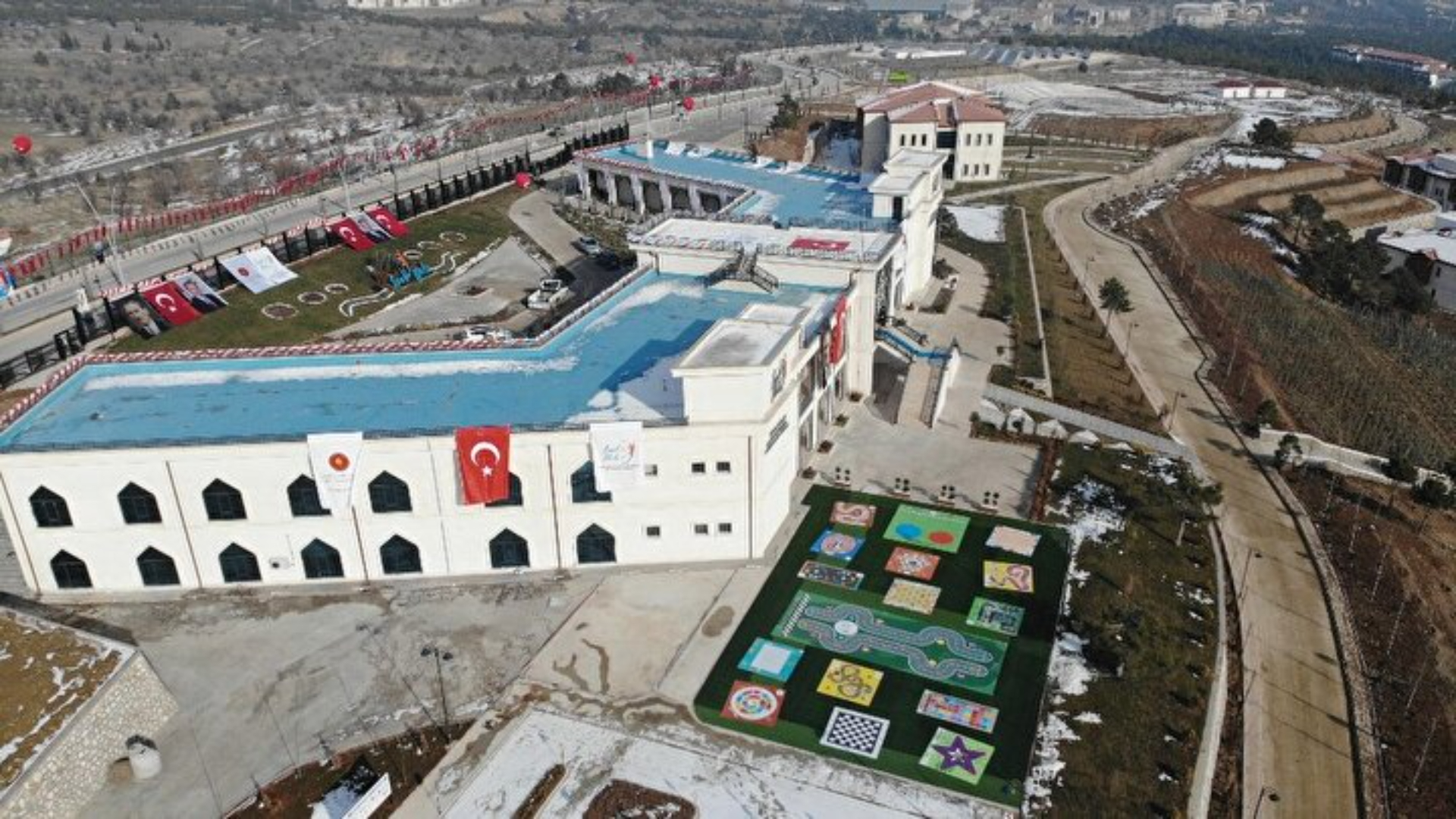 İpek Yolu Uluslararası Çocuk ve Gençlik Çalışmaları Merkezi