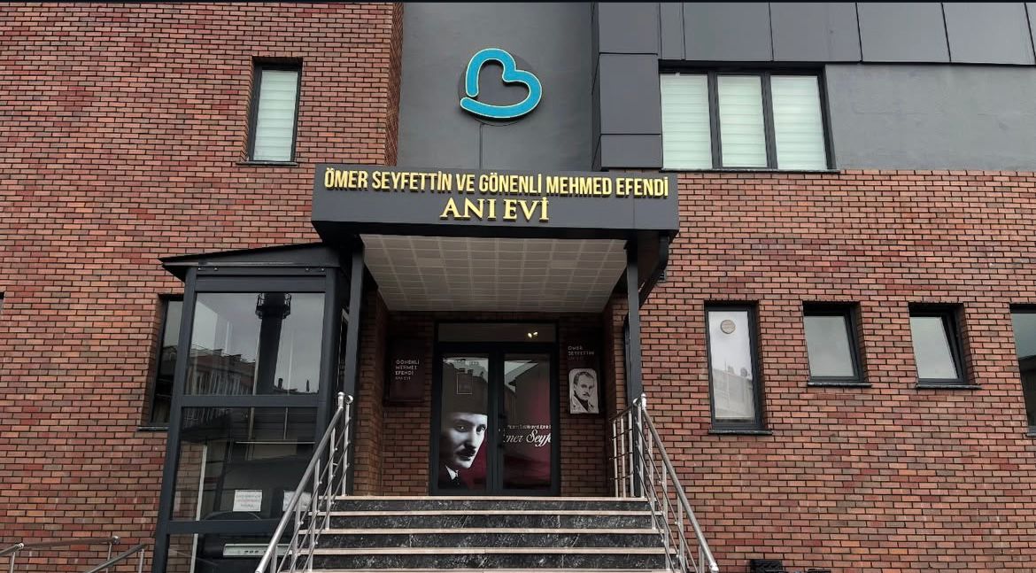 ÖMER SEYFETTİN VE GÖNENLİ MEHMED EFENDİ ANI EVİ
