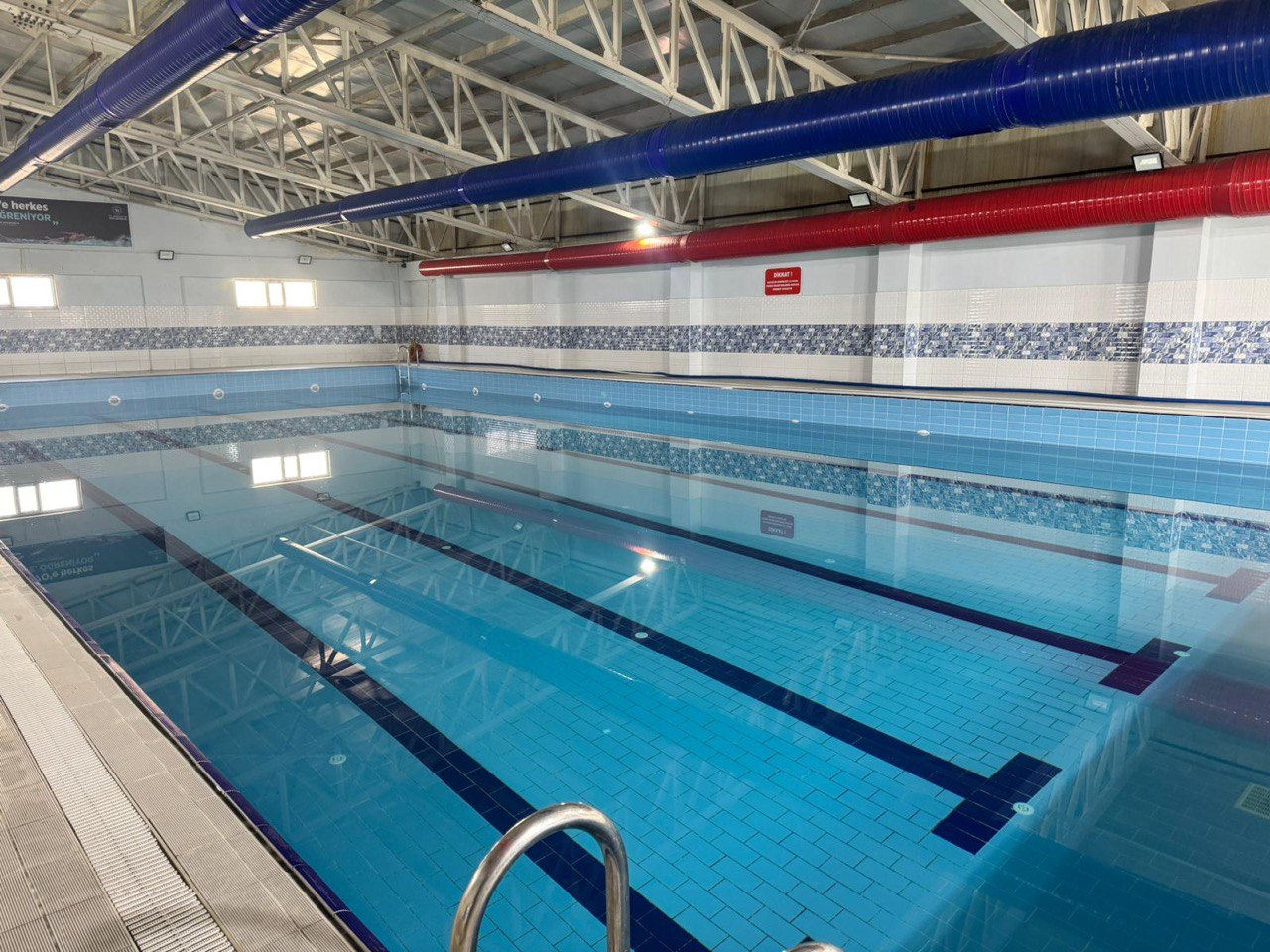 Şemdinli Yarı Olimpik Yüzme Havuzu