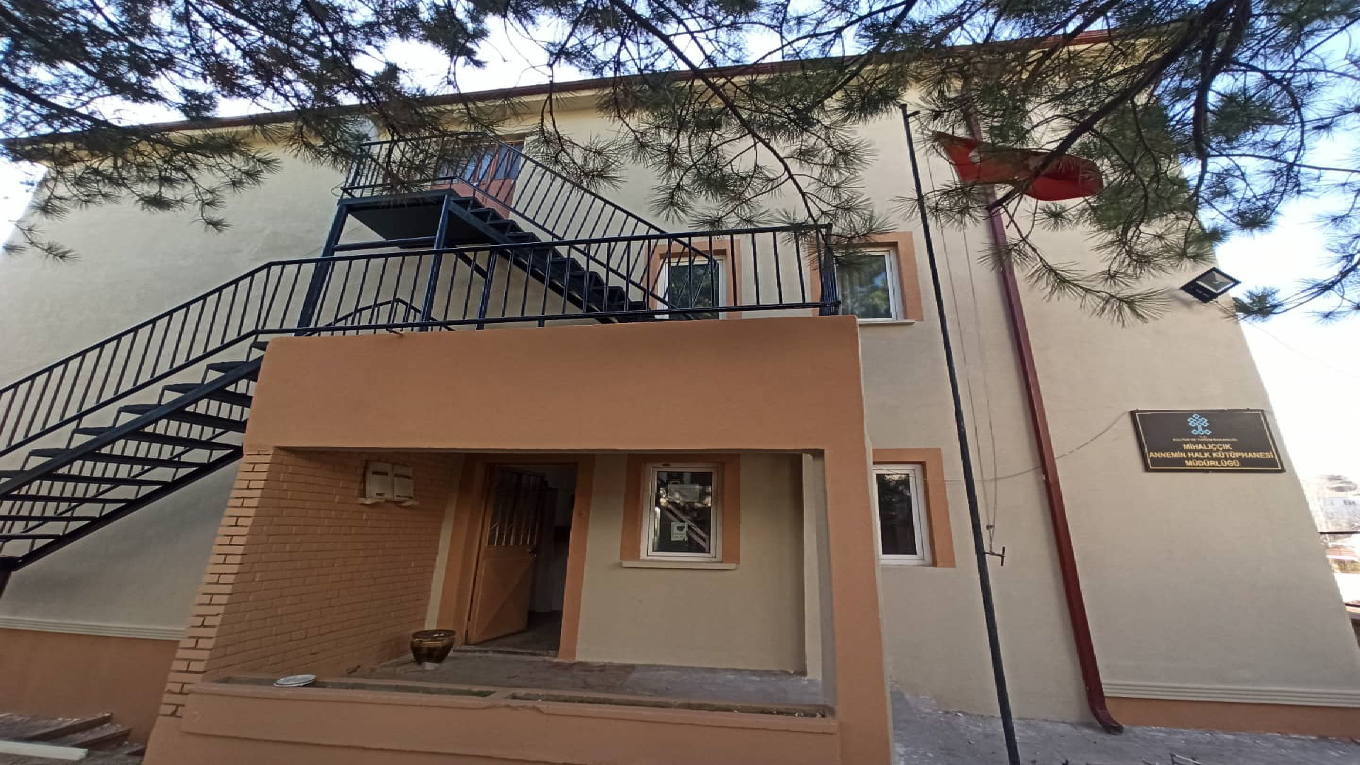 Mihalıççık Annemin Halk Kütüphanesi