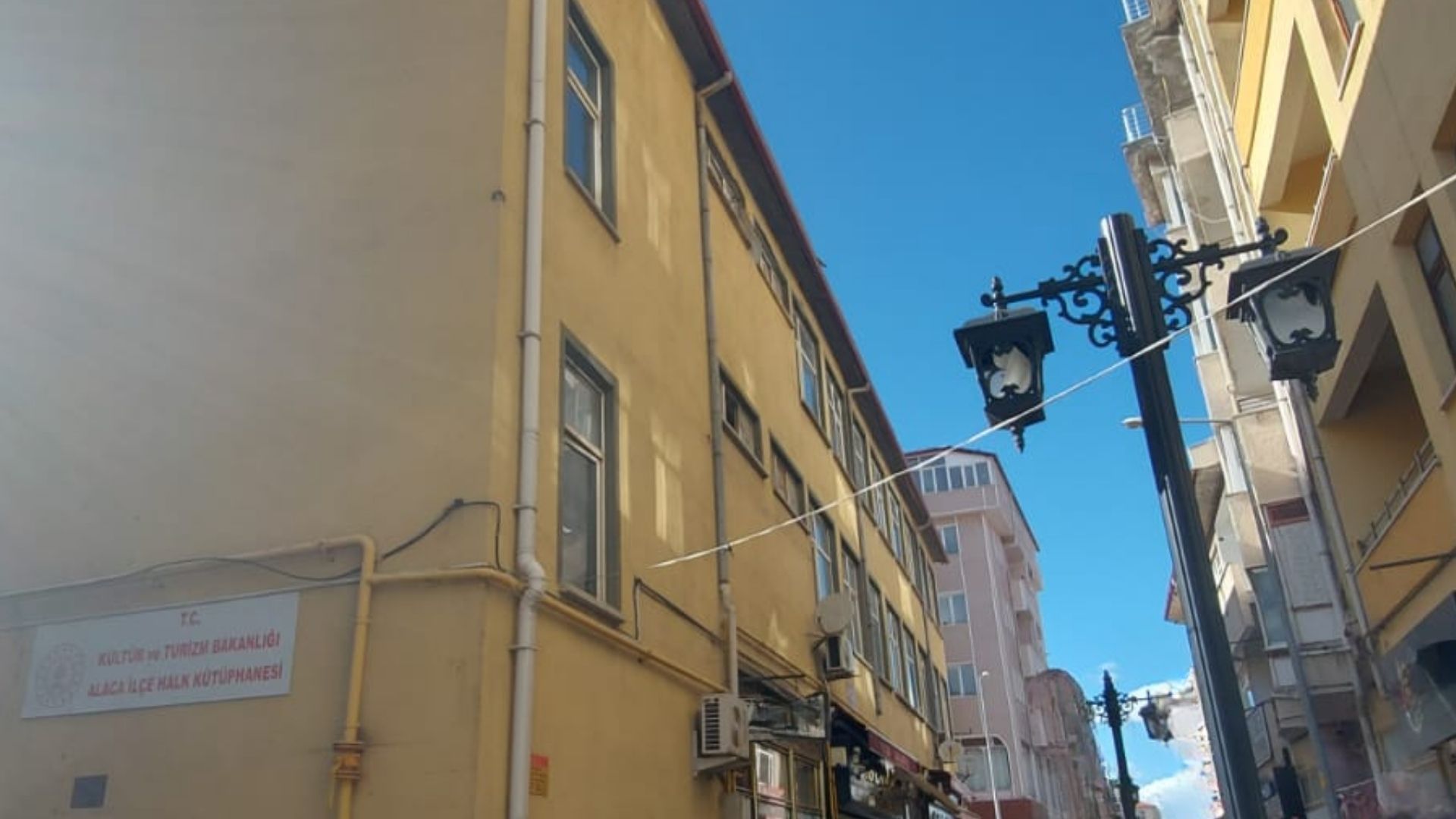 Alaca Halk Kütüphanesi