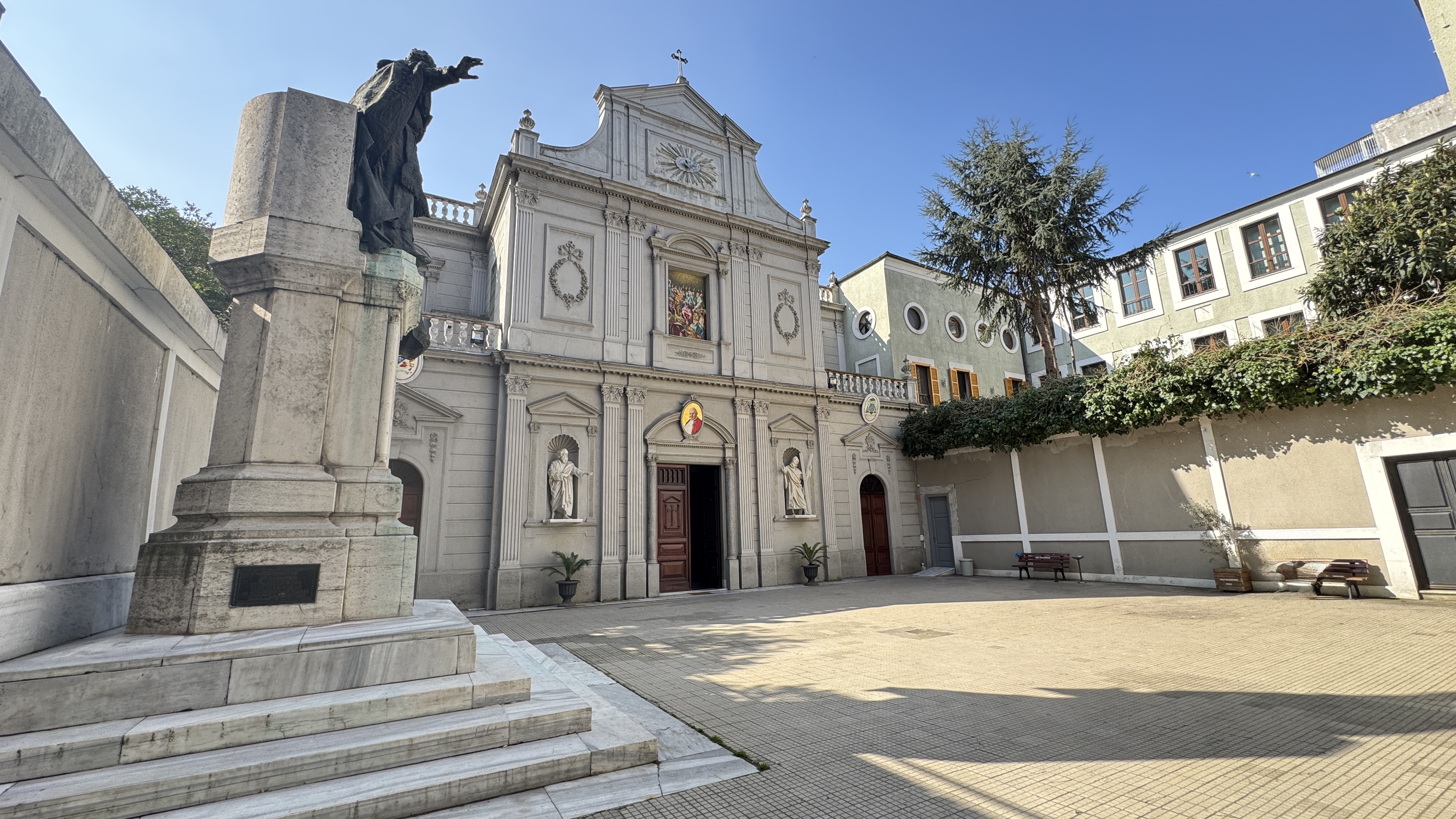 Saint Esprit (Kutsal Ruh) Katedrali