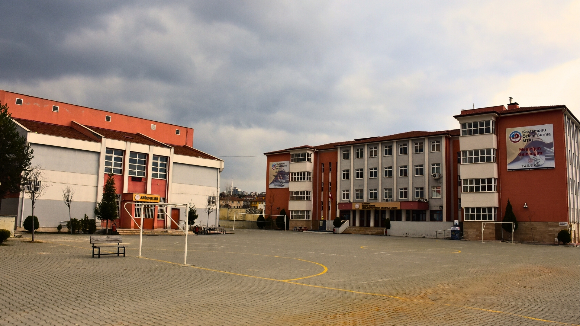 Özlem Burma Mesleki ve Teknik Anadolu Lisesi