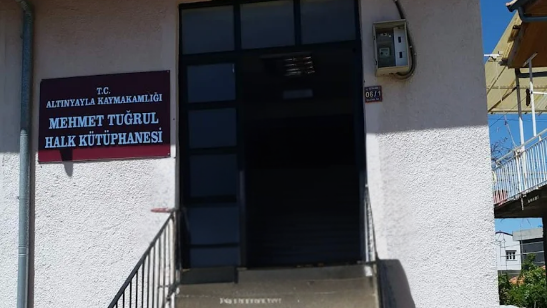 Altınyayla İlçe Halk Kütüphanesi