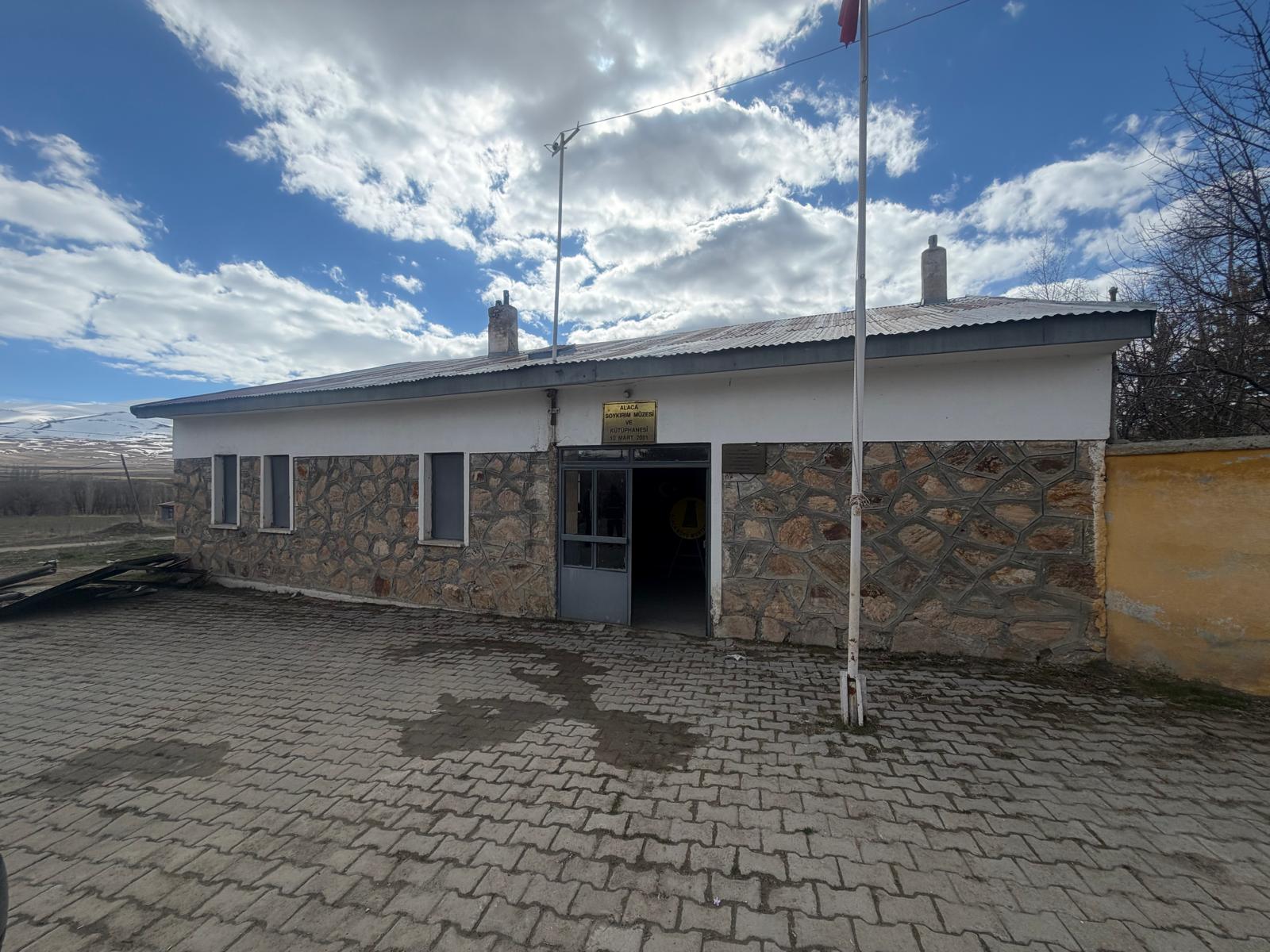 Aziziye Alaca Şehitliği