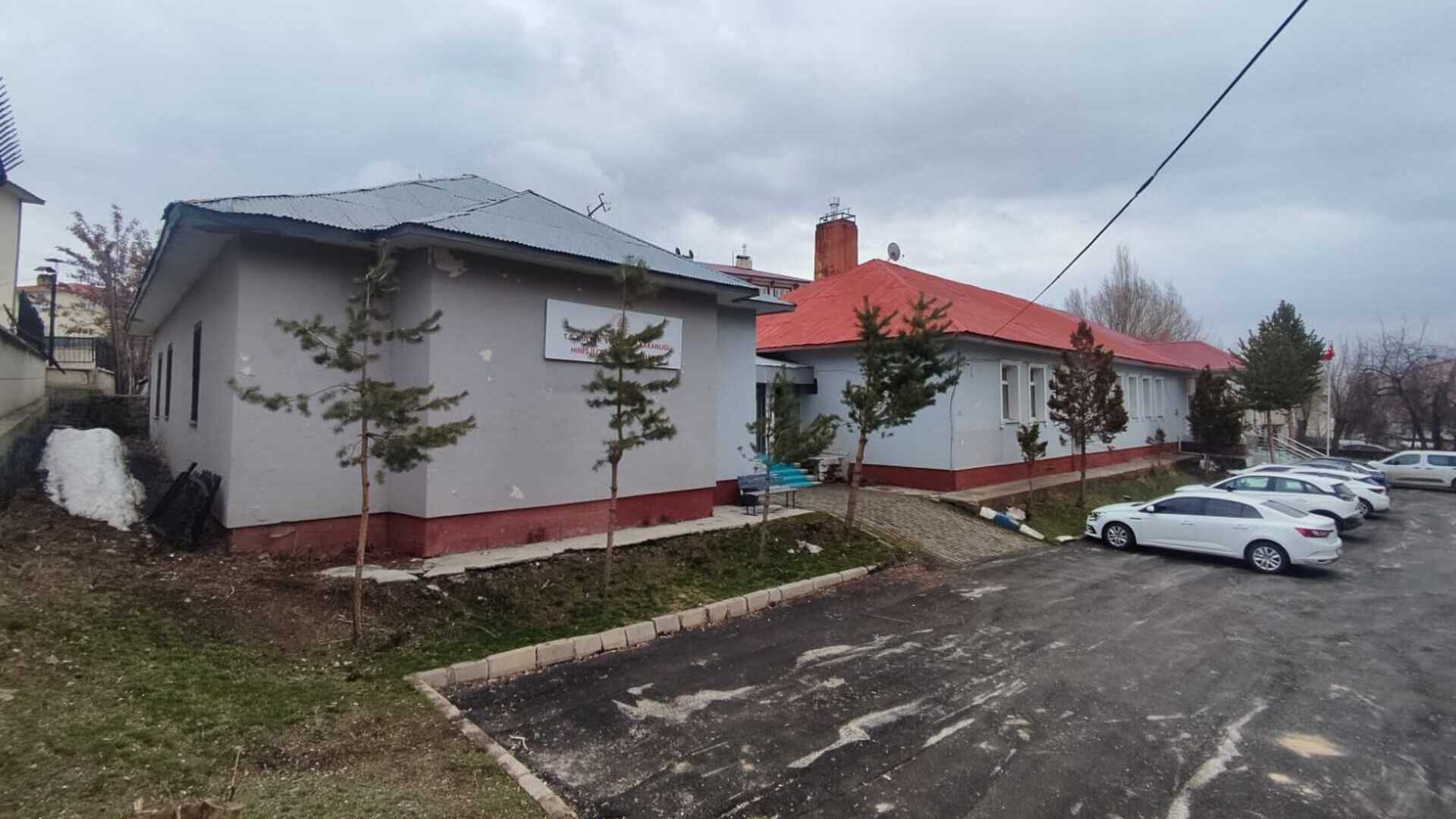 HINIS HALK KÜTÜPHANESİ