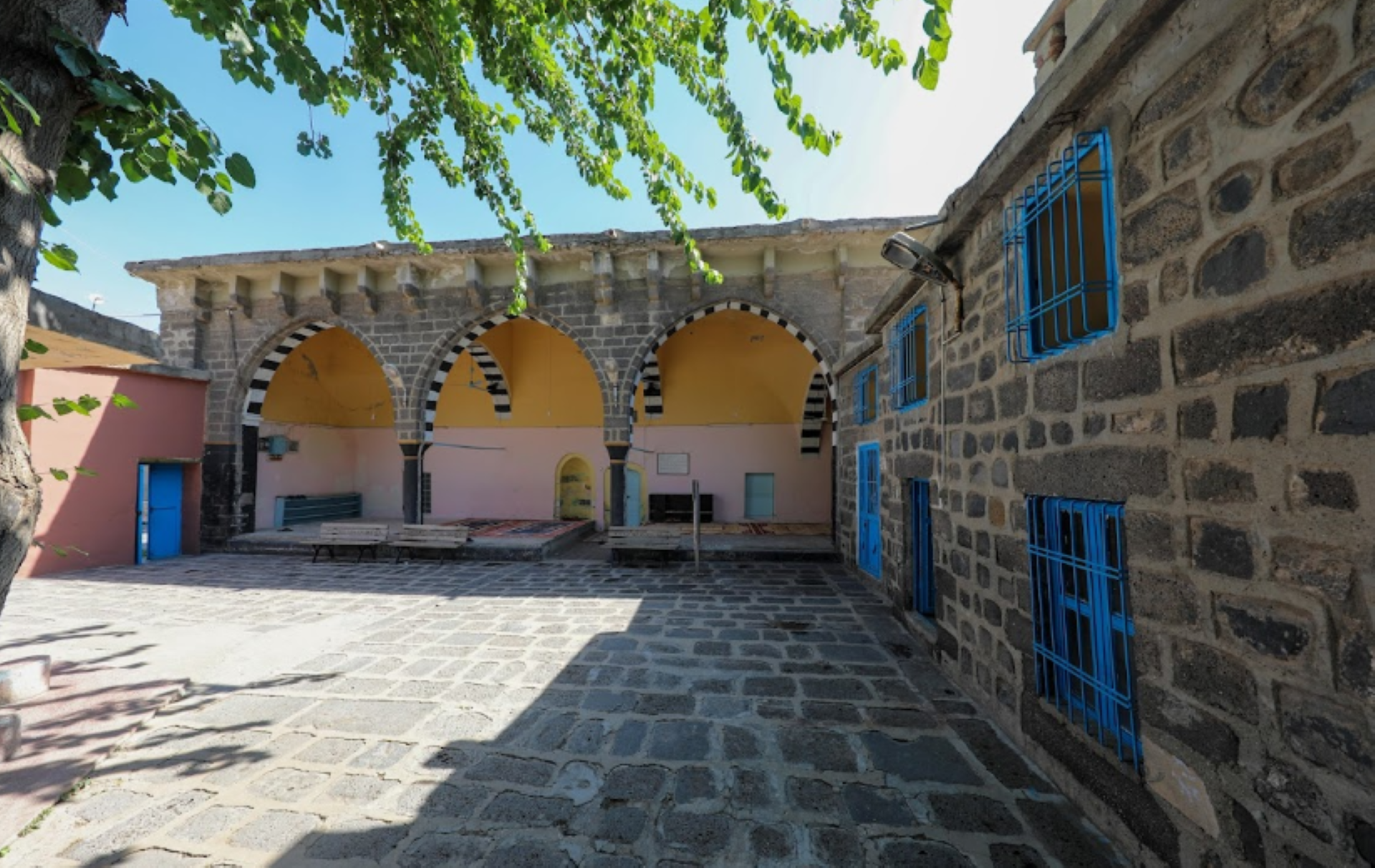 Hoca Ahmet Camii ( Ayn Minare Camii)