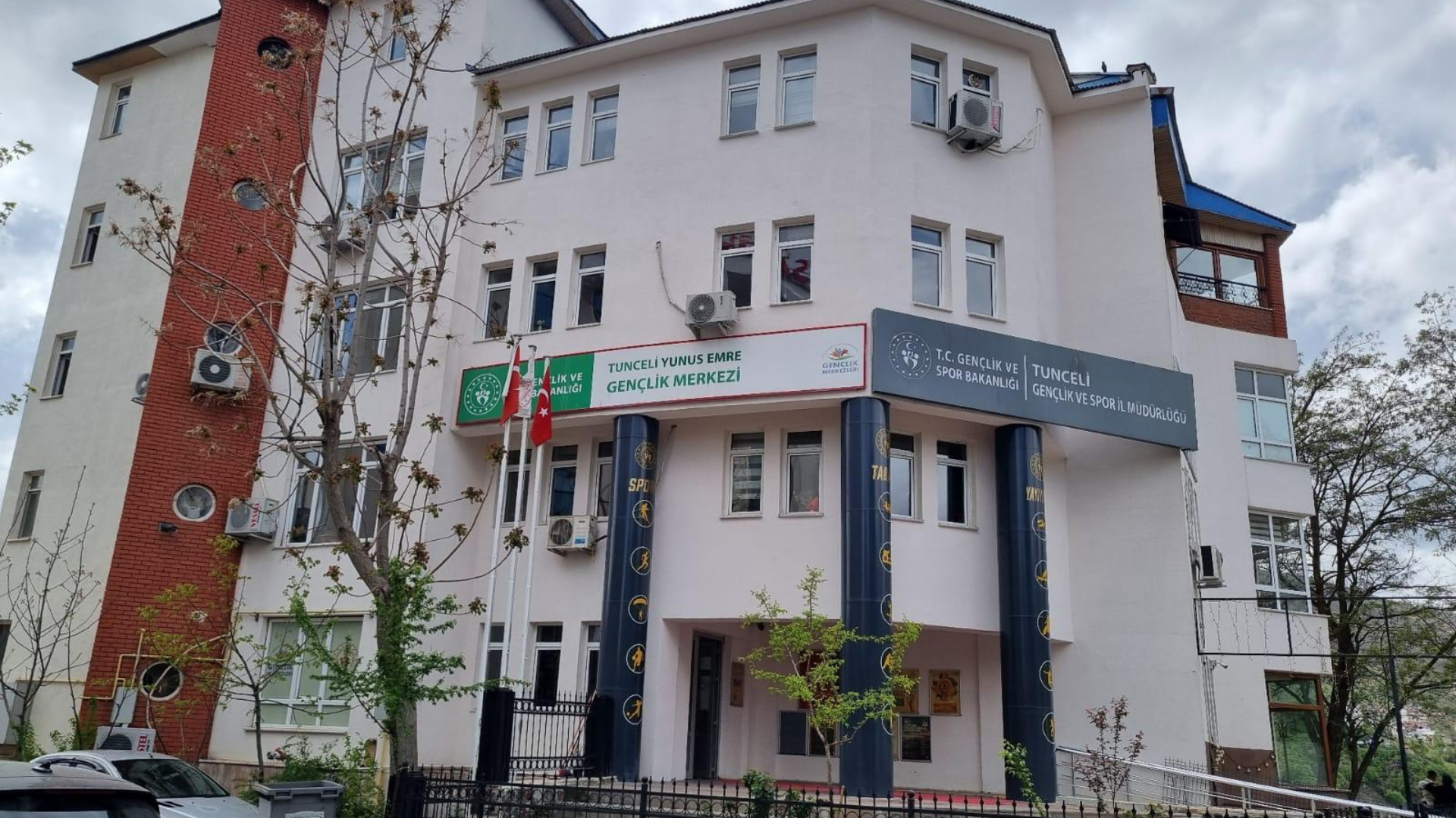 Yunus Emre Gençlik Merkezi