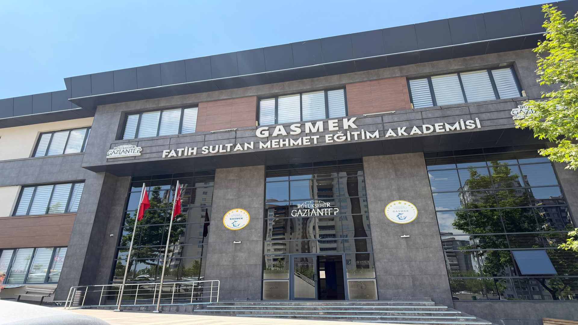 Fatih Sultan Mehmet Eğitim Akademisi