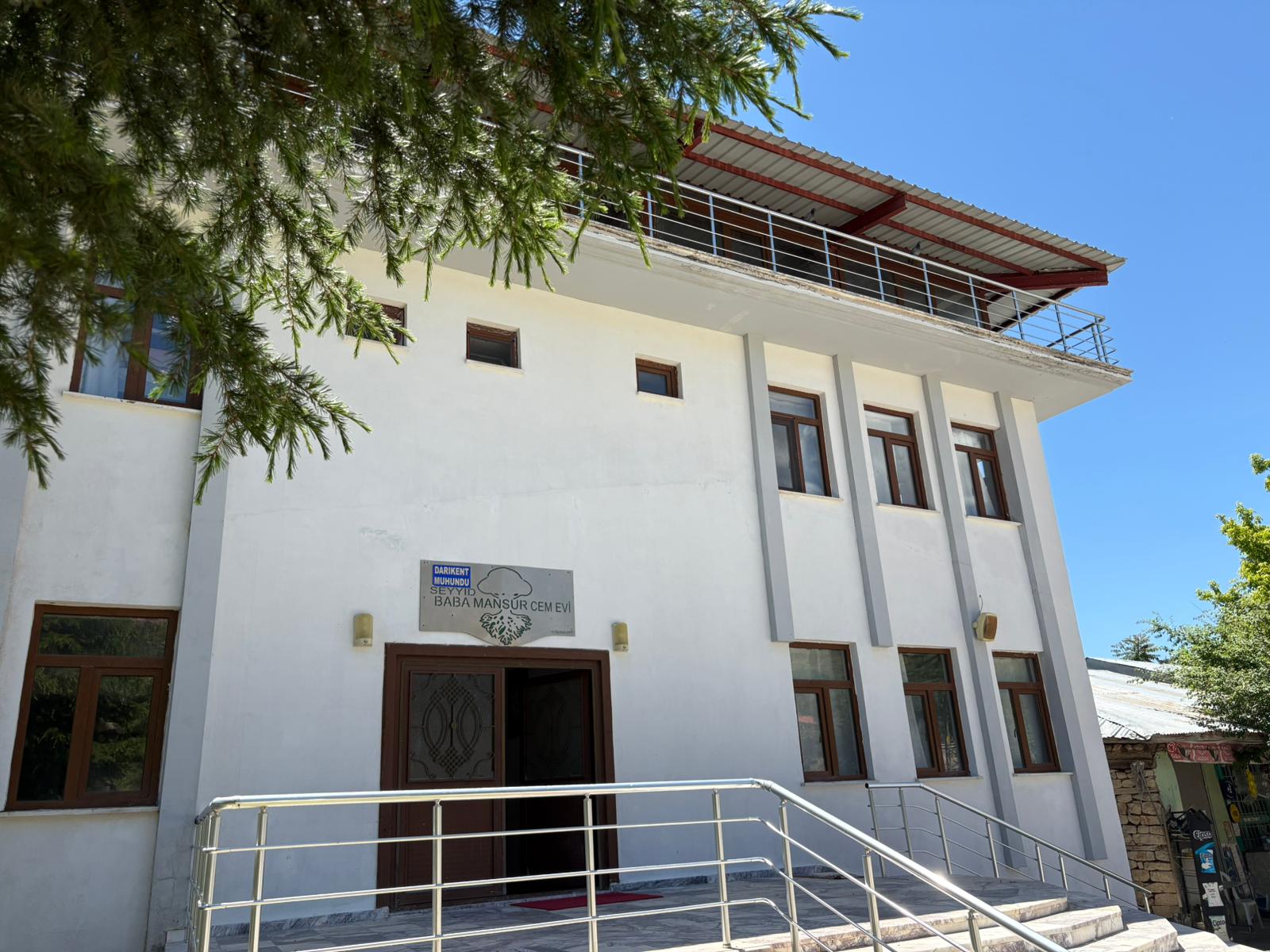 Darıkent Baba Mansur Cemevi