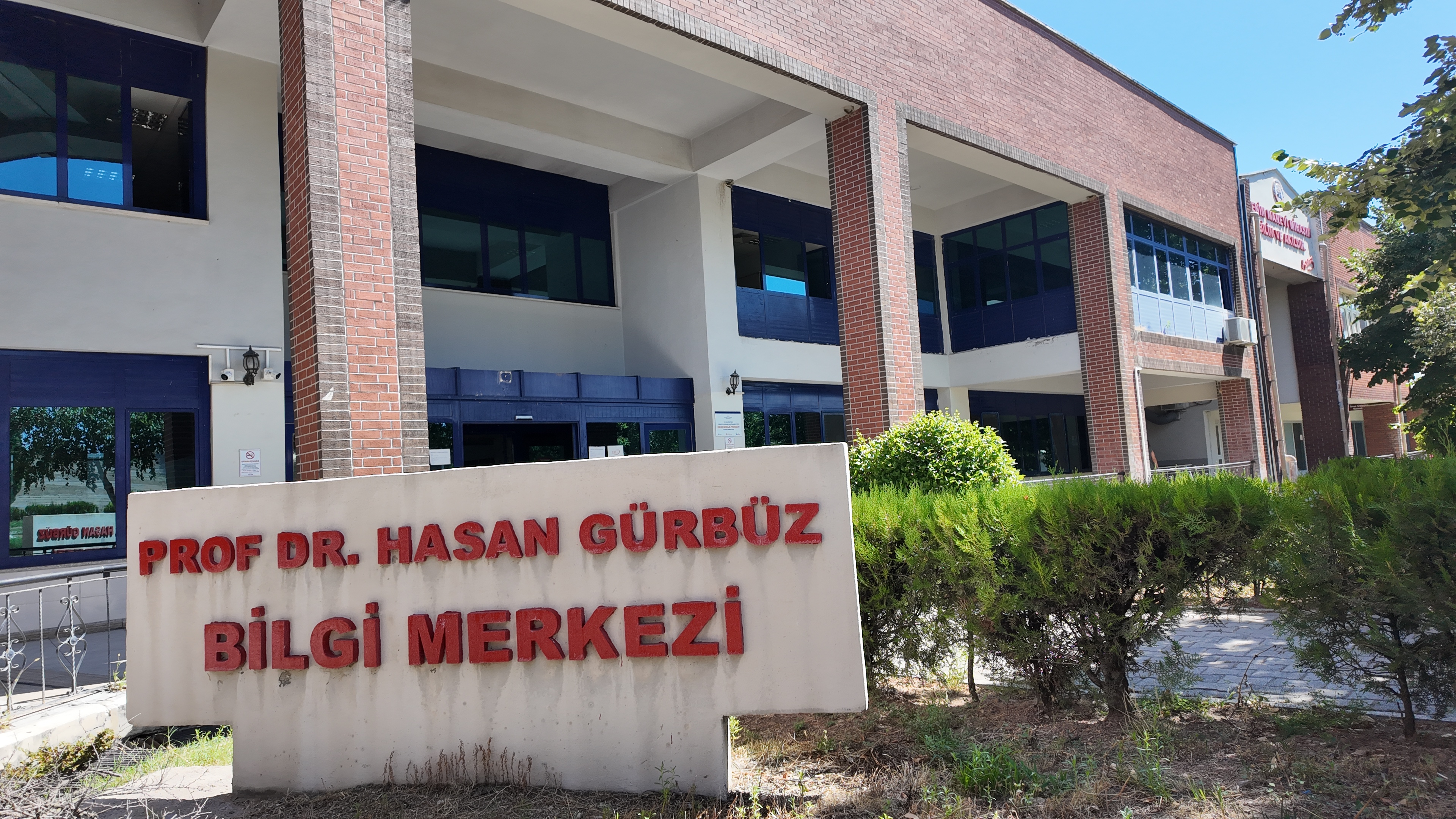 Prof Dr. Hasan Gürbüz Bilgi Merkezi (SDÜ) Merkezi Kütüphane